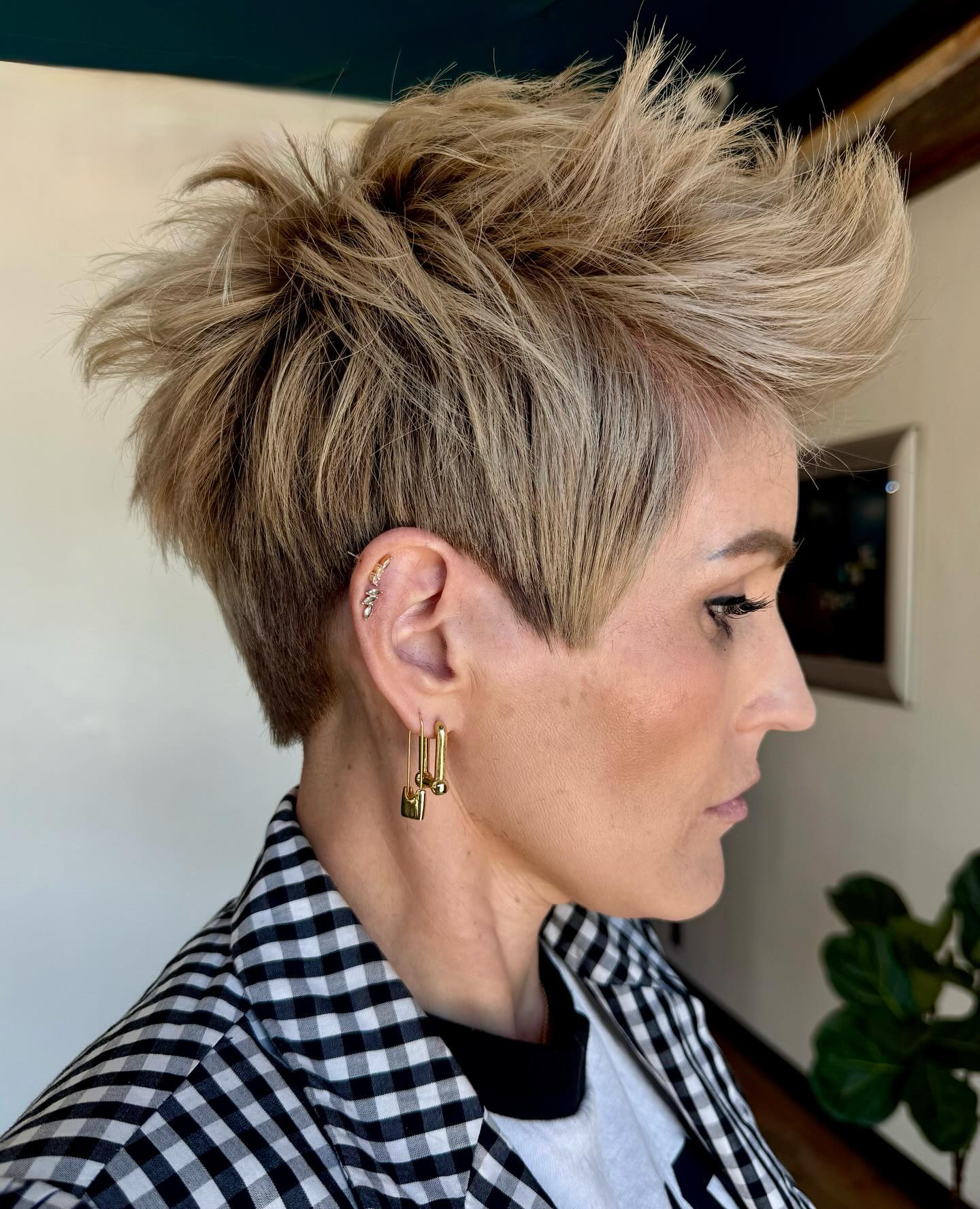 Energetic Textured Spiky Pixie with Natural Highlights