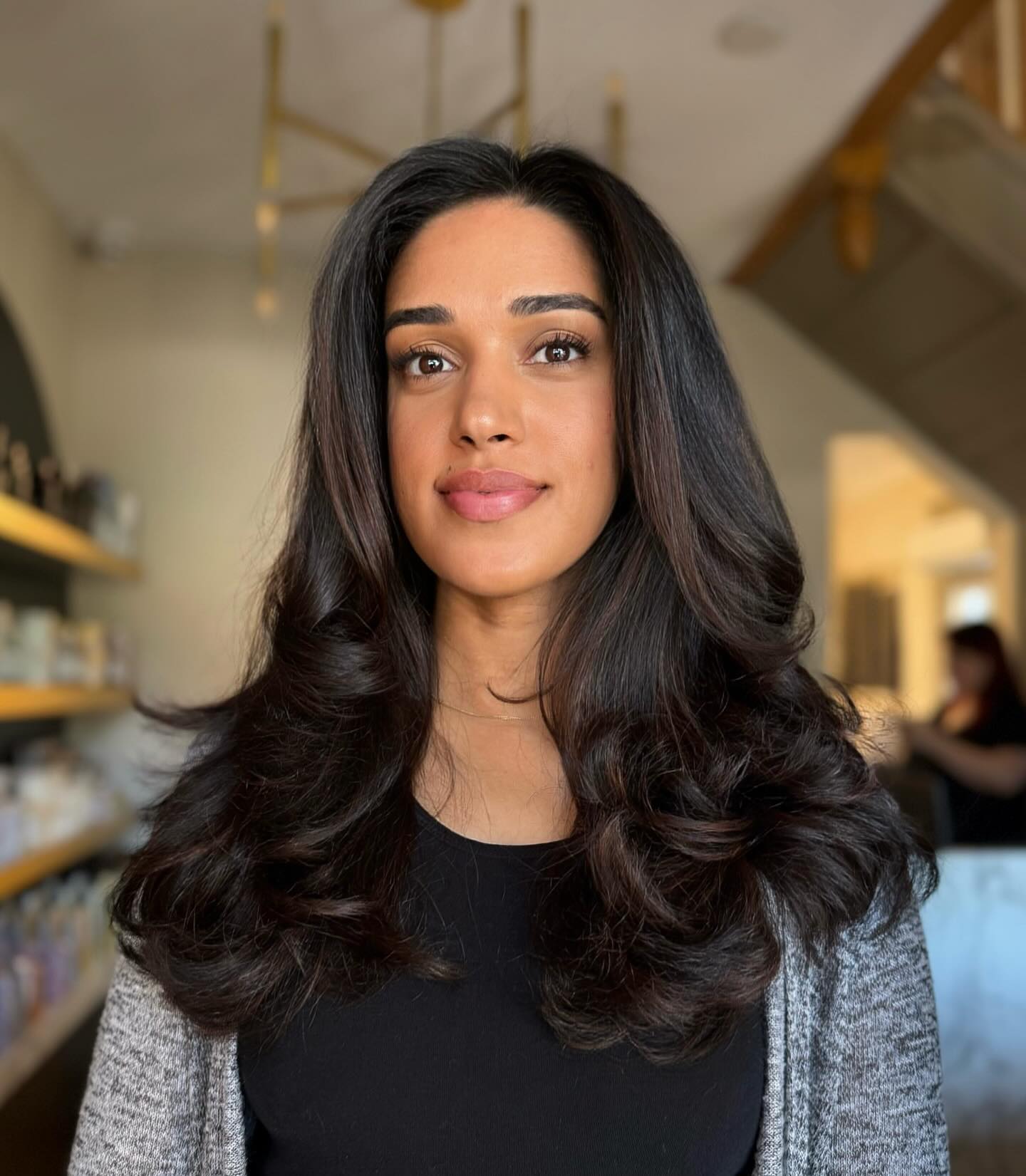 Lustrous Espresso Flowing Waves with Face-Framing Highlights