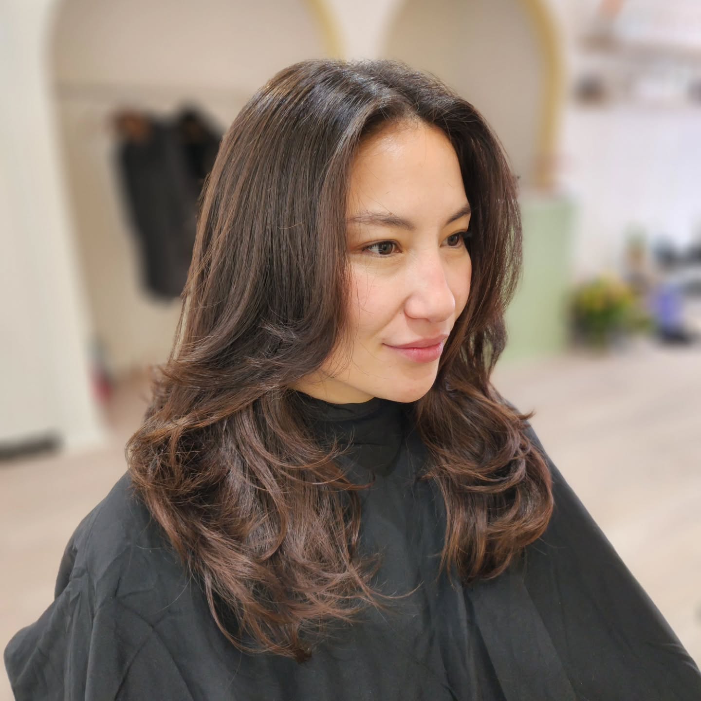 Camadas em cascata de um rico tom castanho