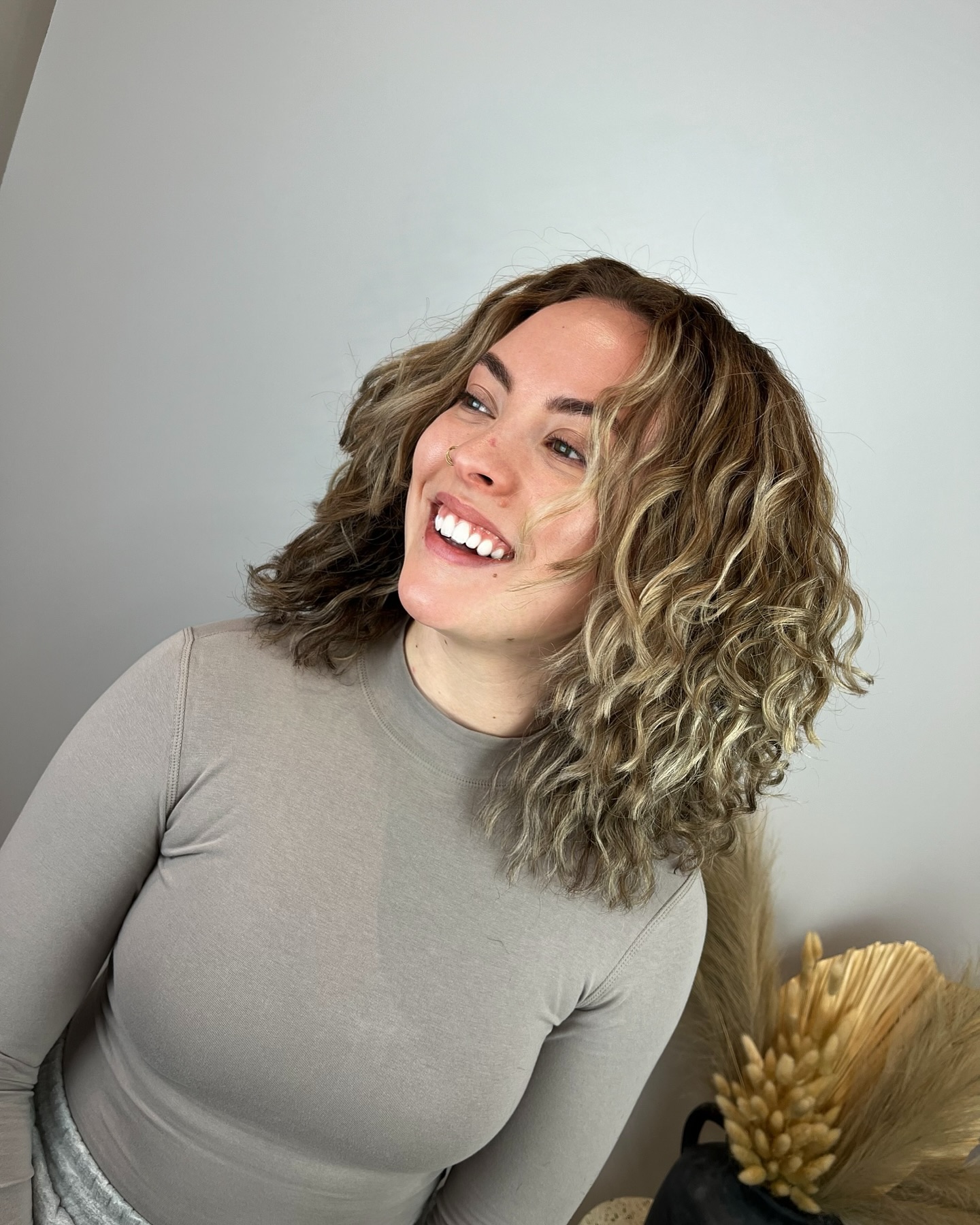 Sun-Kissed Chestnut Waves with Voluminous Texture