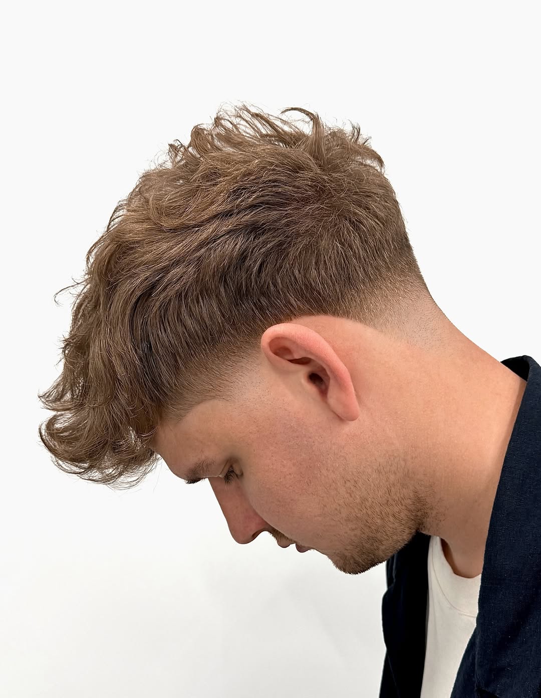 Strukturiertes, locker fallendes Oberteil mit spitz zulaufenden Seiten