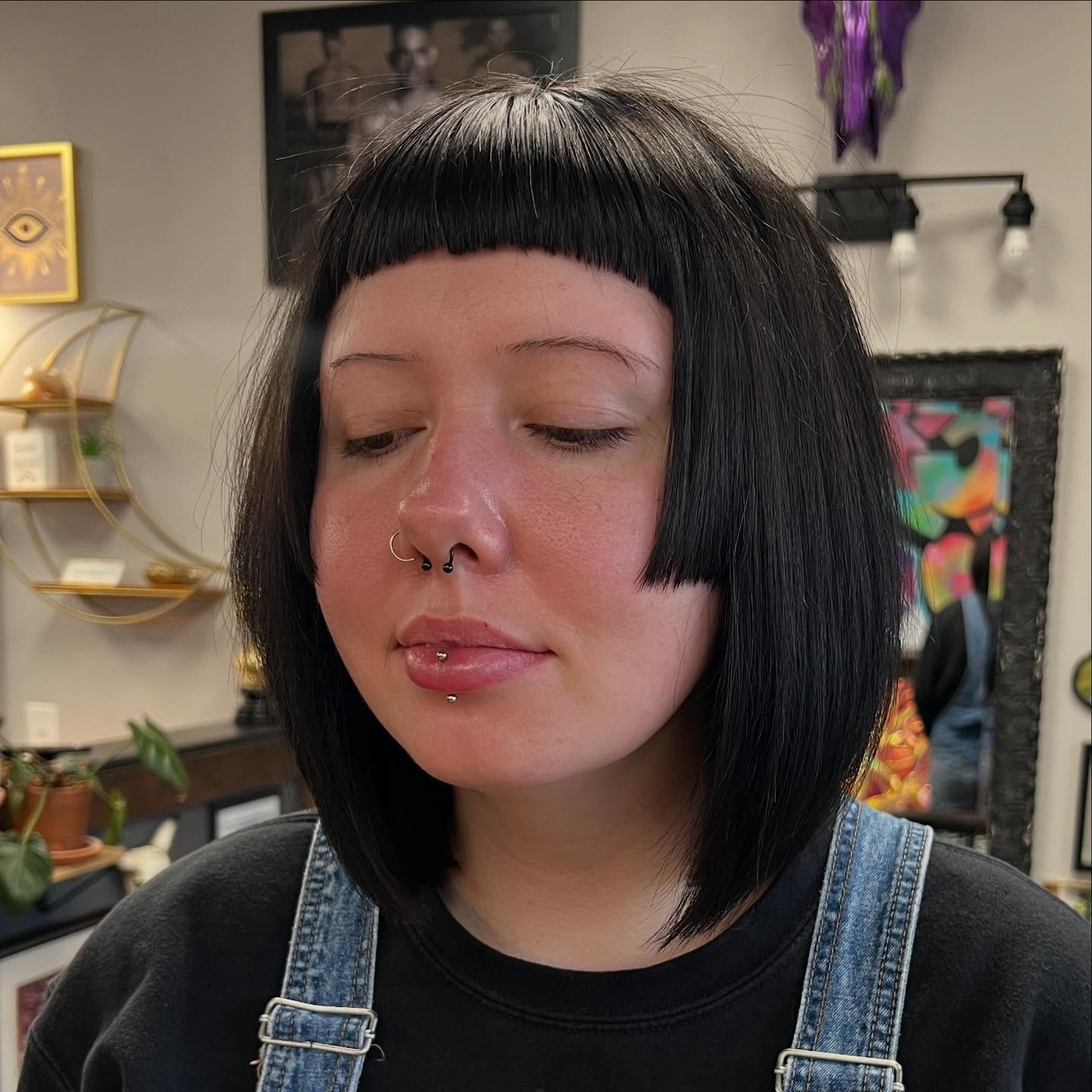Corte bob reto e elegante com franja ultralisa