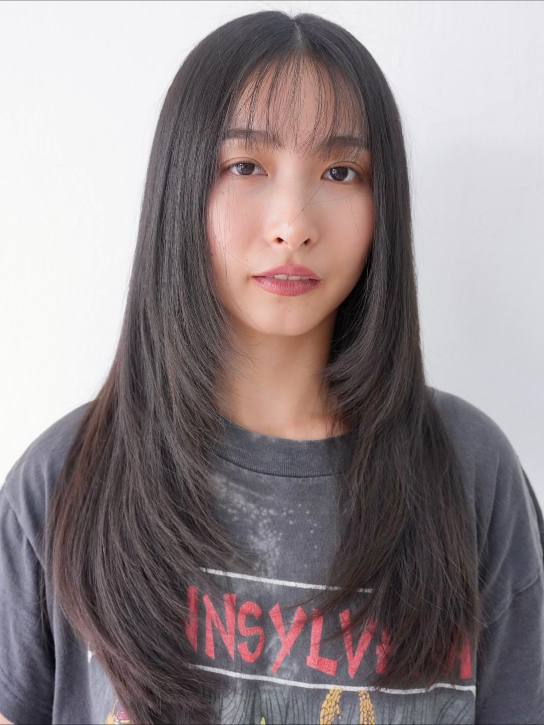 Camadas sutis com efeito de penas e gradiente natural.