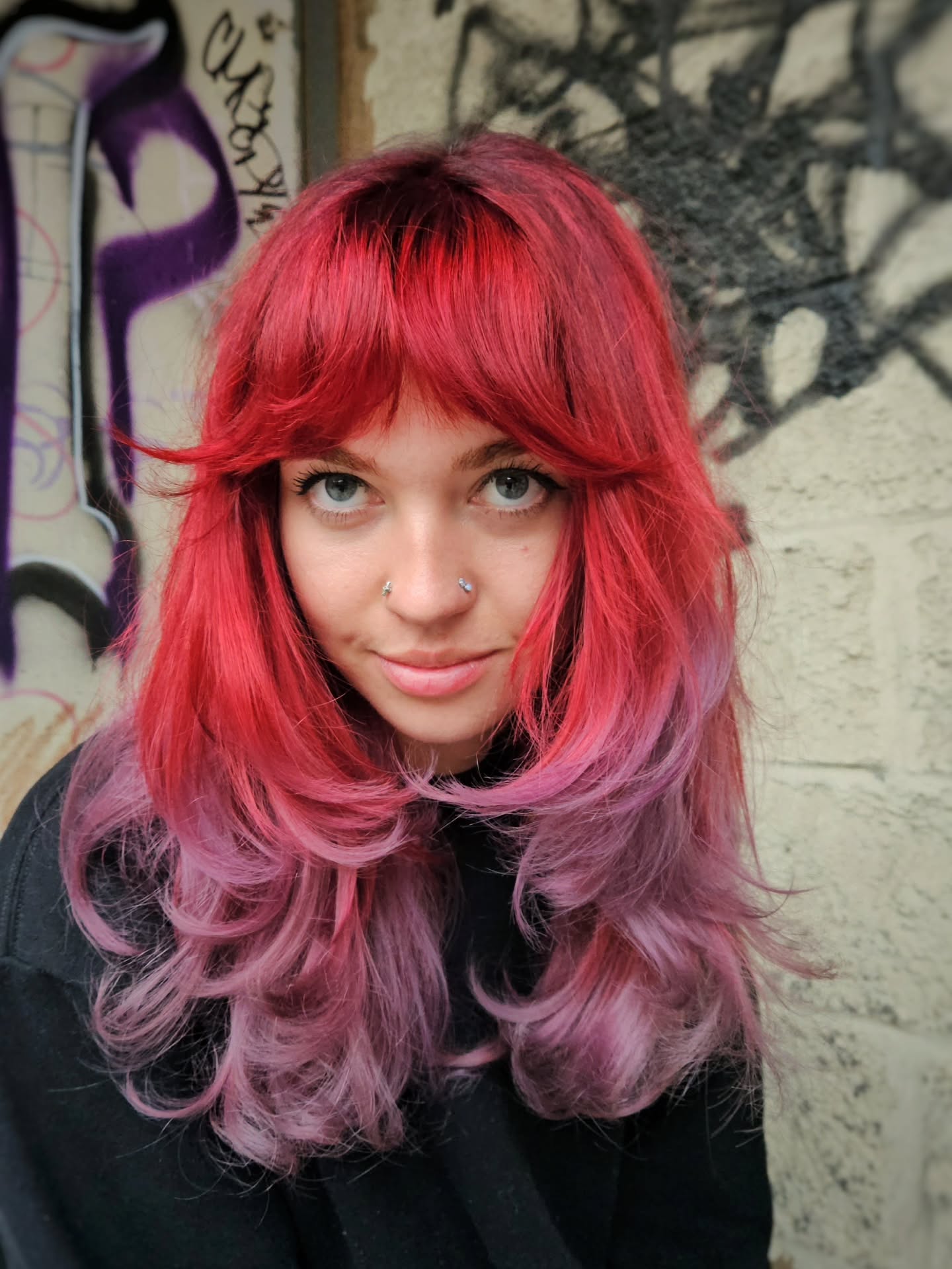 Vibrant Red-to-Lilac Feathered Waves