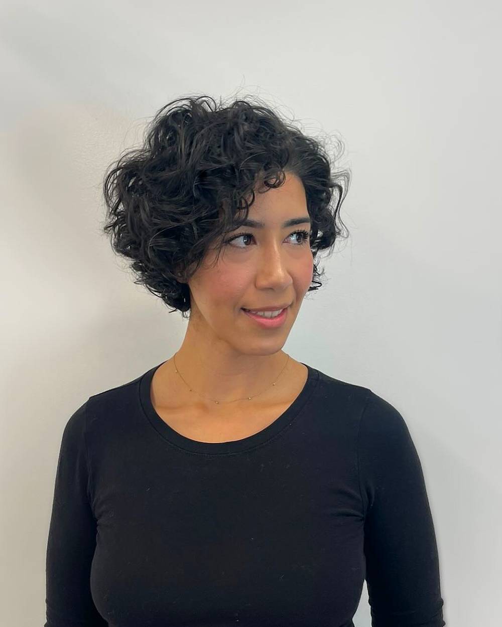 Chic Voluminous Curly Bob with Natural Highlights