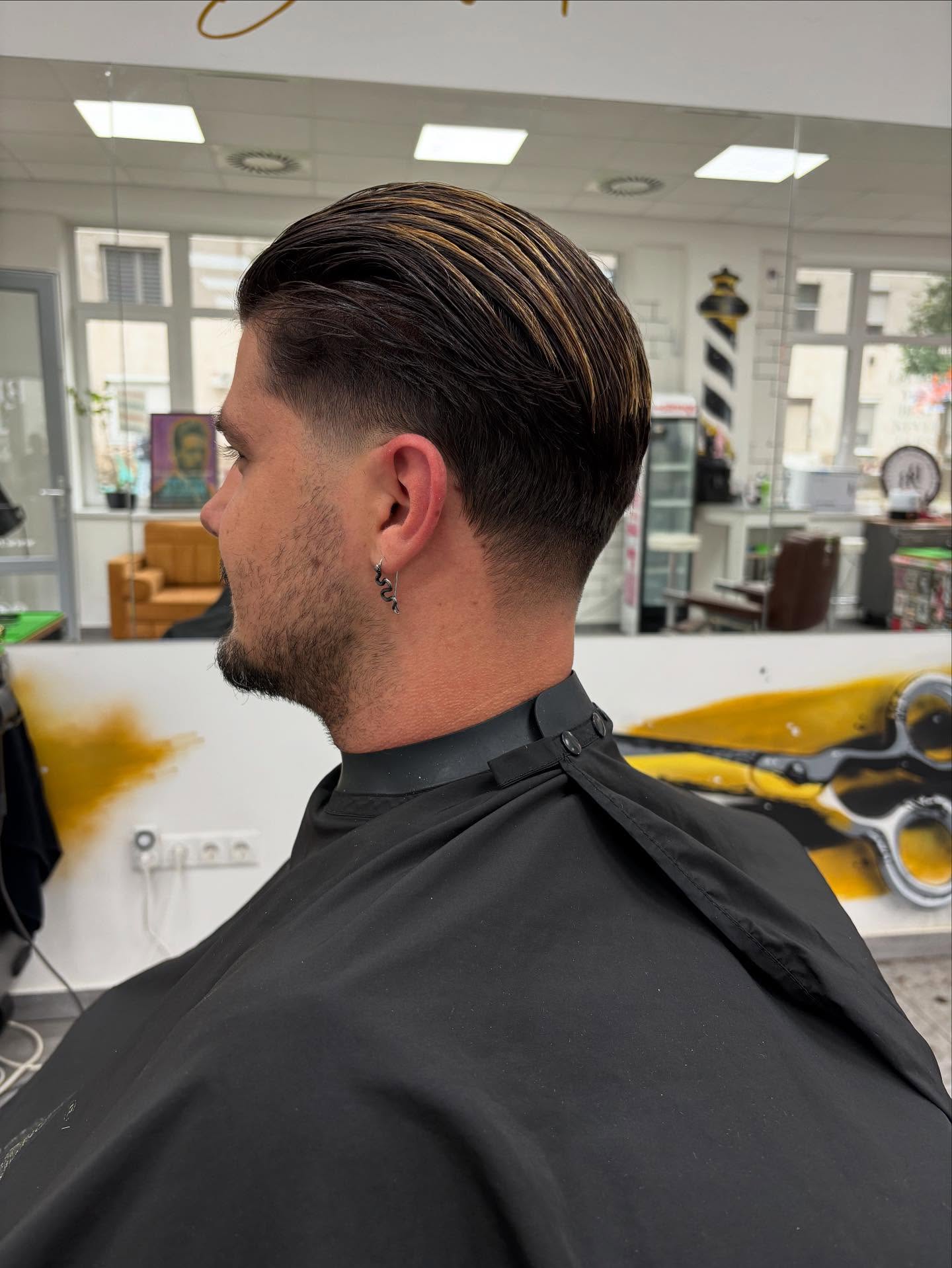 Dynamic Contrast Slick Back with Strategic Highlights