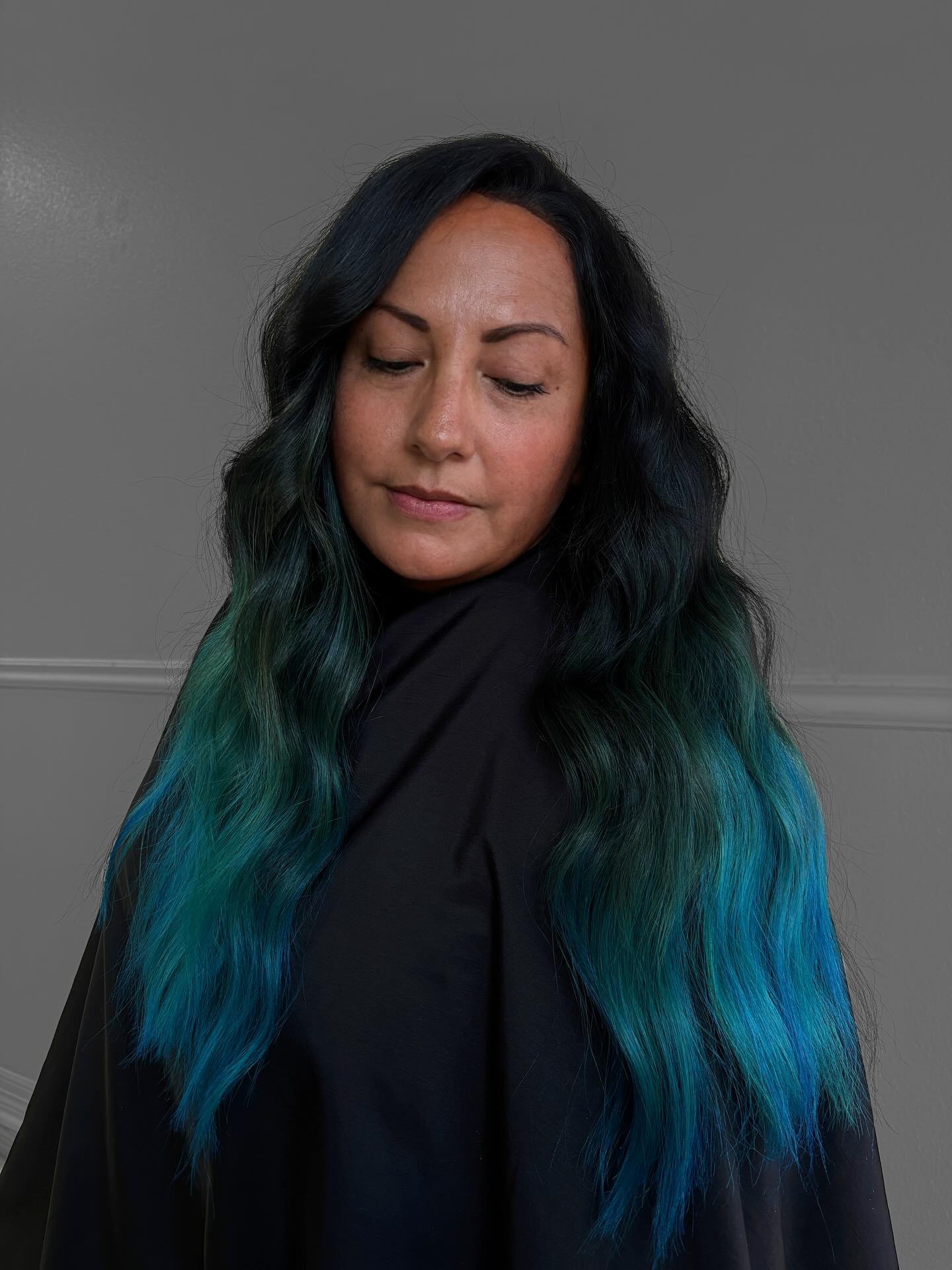 Elegant Deep Teal to Turquoise Long Flow