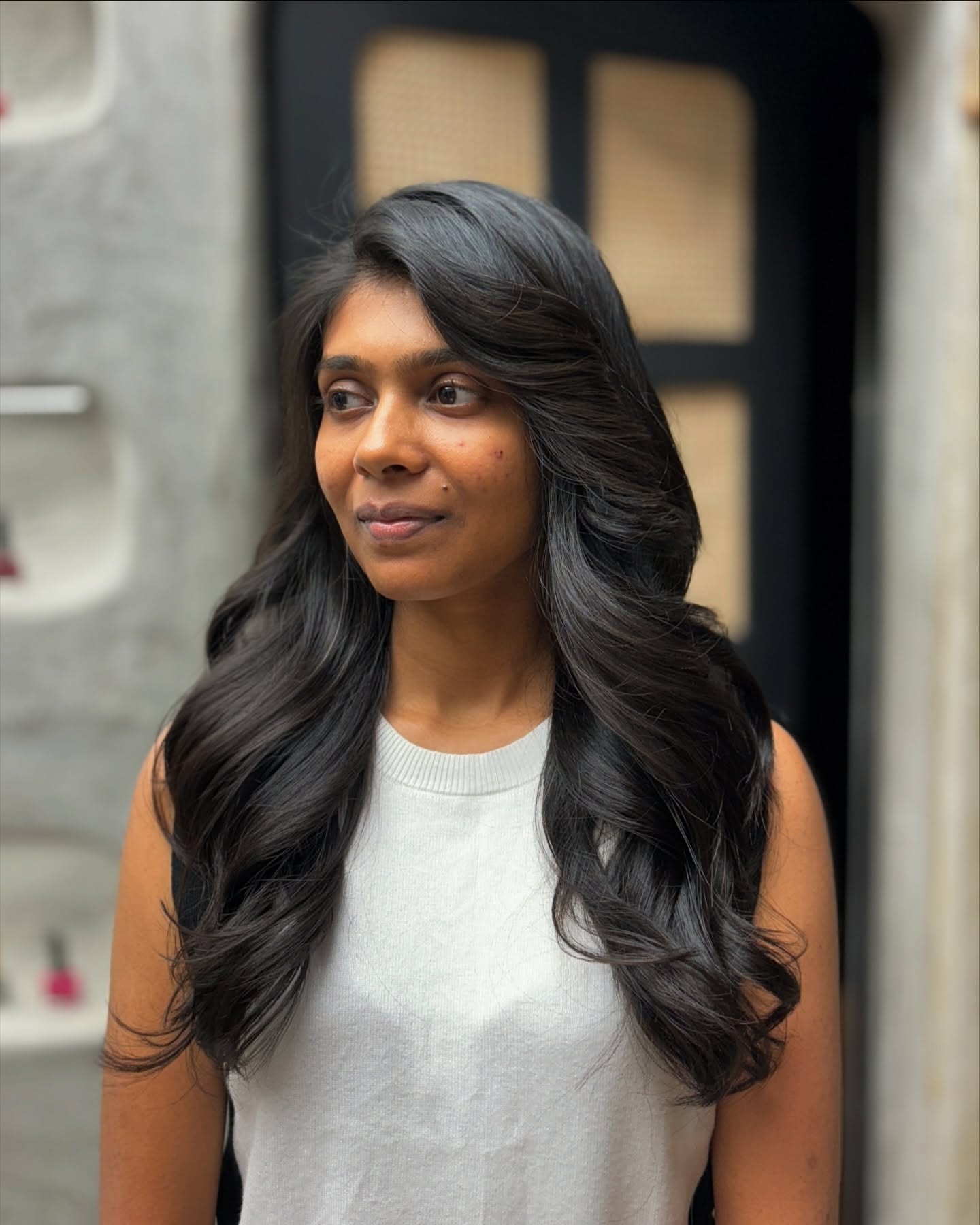 Flowing Chestnut Waves with Soft Contours