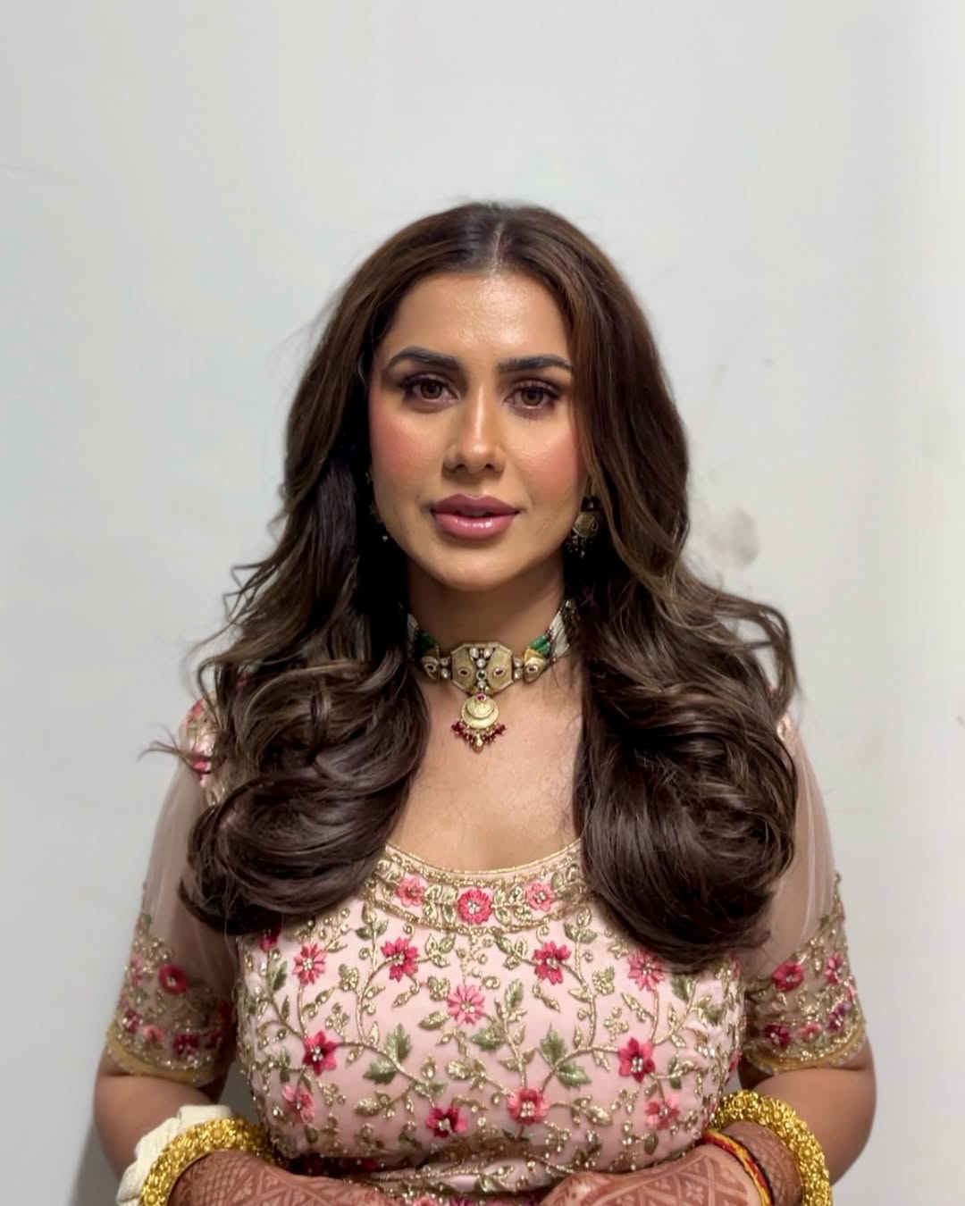 Flowing Chestnut Waves with Soft Curls