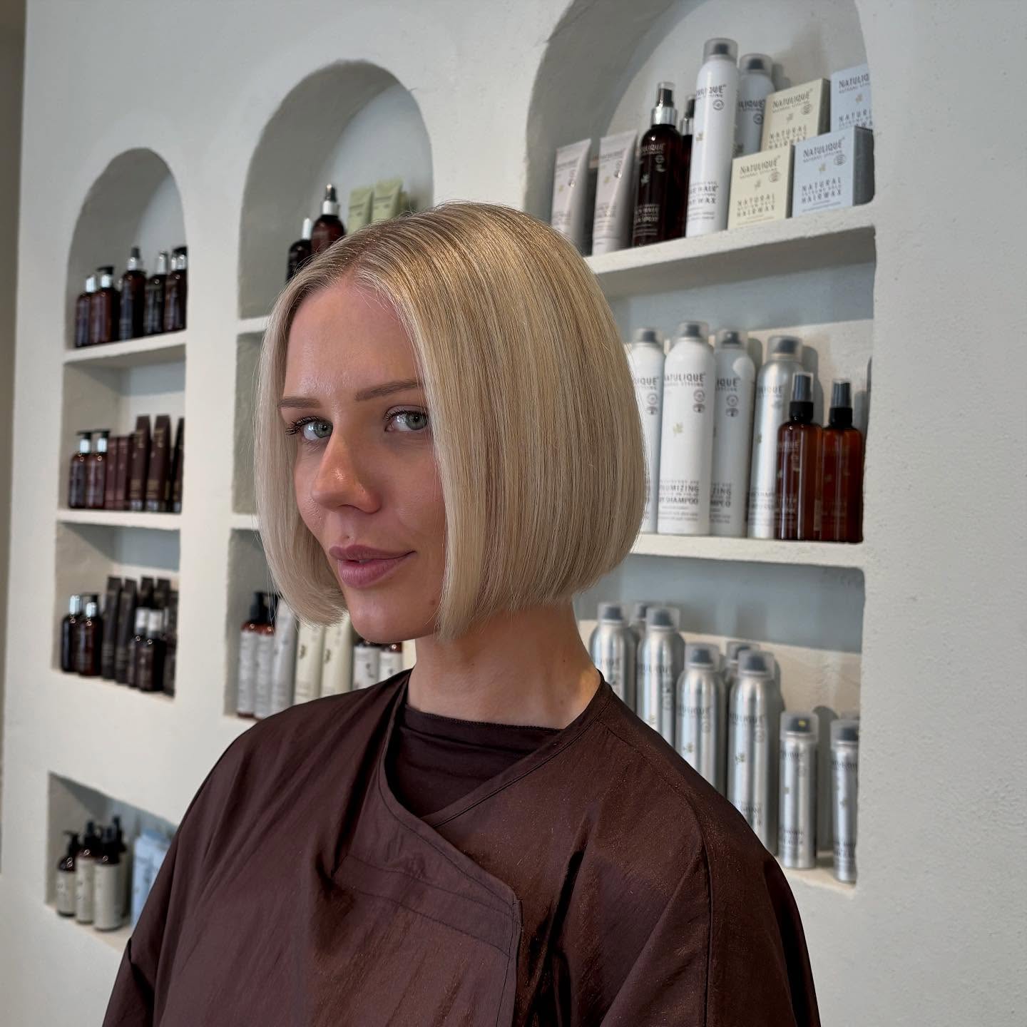 Pristine Sleek Blonde Bob with Precision Edge