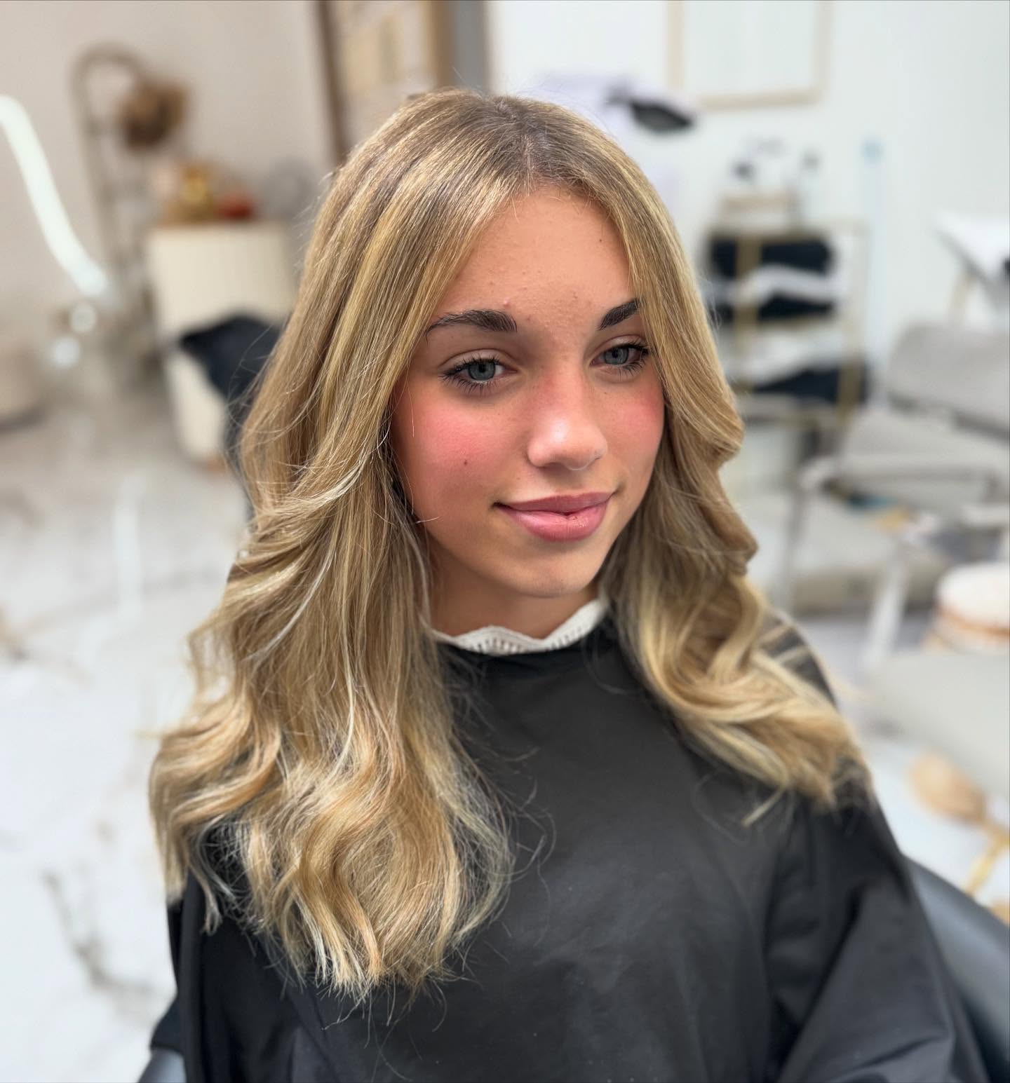 Elegant Beachy Golden Waves with Seamless Layers