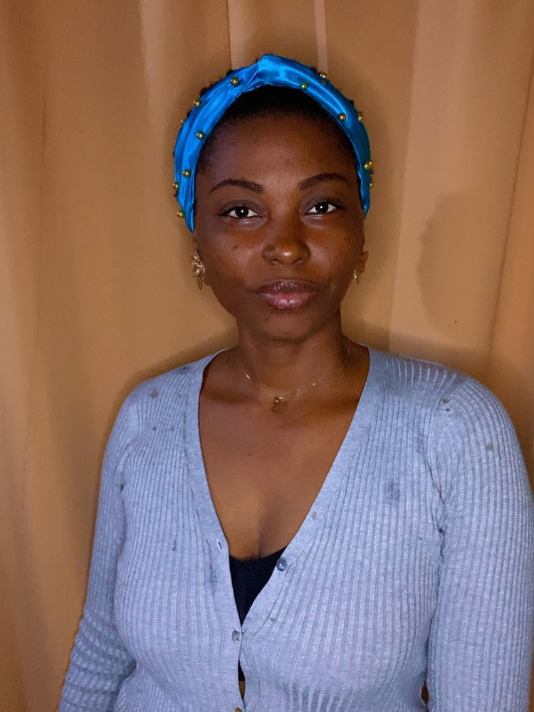 Elegant Turquoise Hairband with Natural Curls