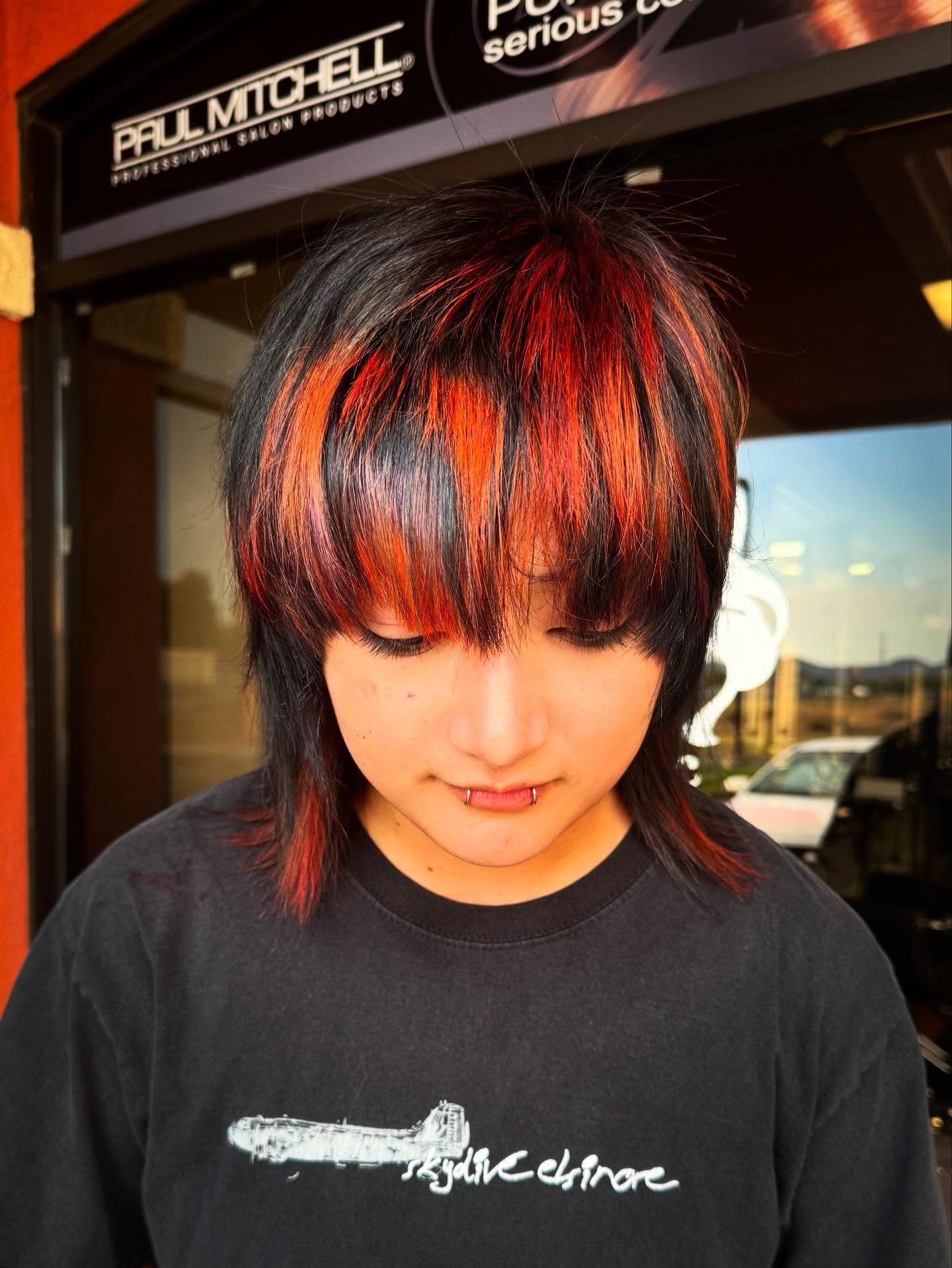 Fiery-Red-and-Black-Chunky-Highlights-with-Razor-Cut
