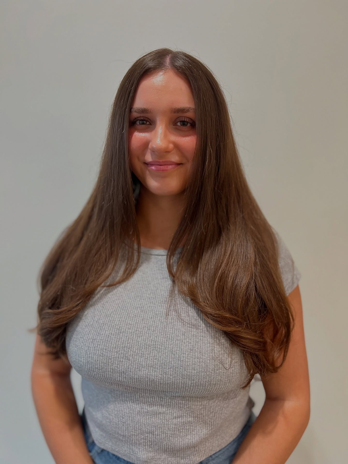 Glossy Straight Walnut Layers for Round Faces