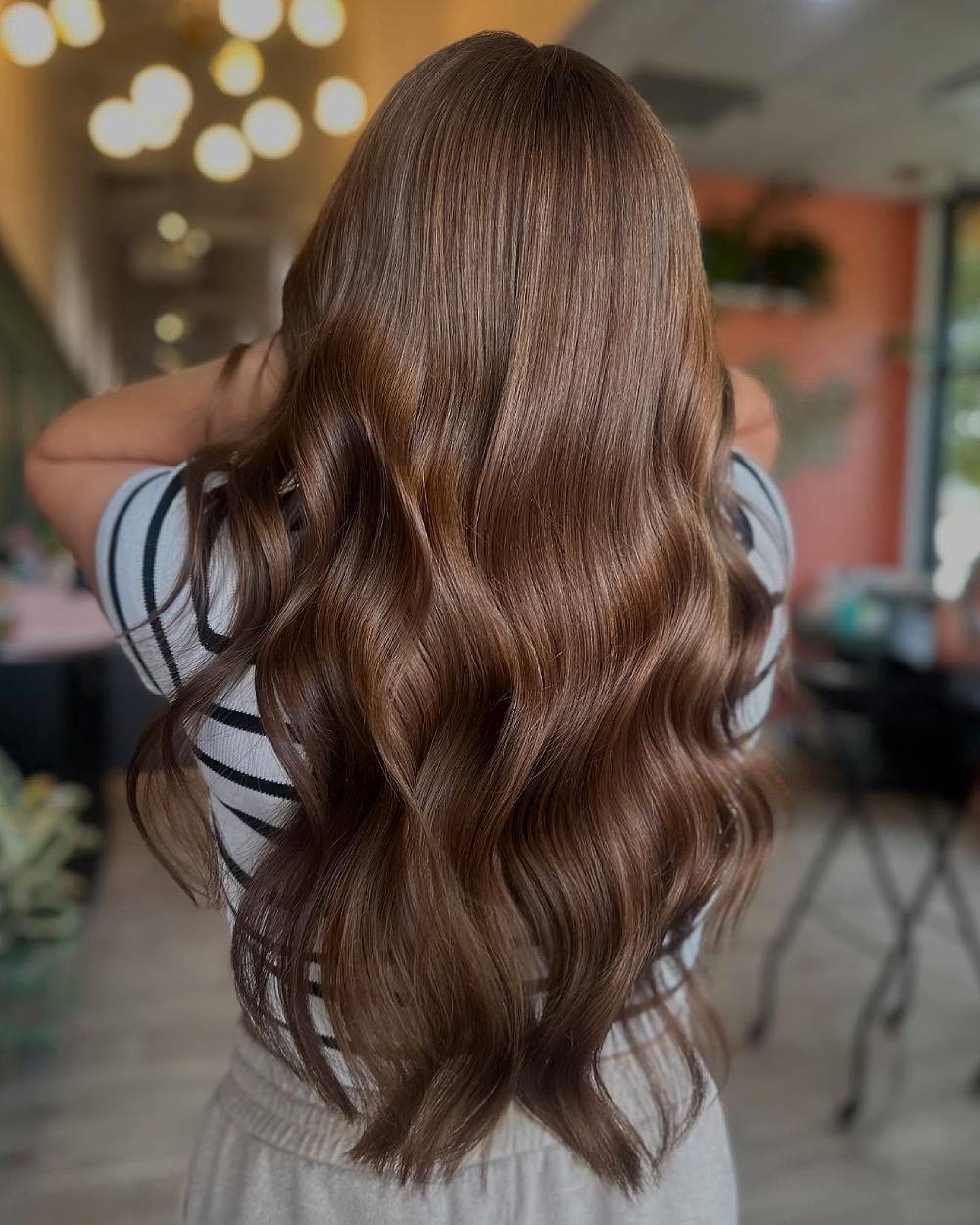 Preciosas ondas castañas claras