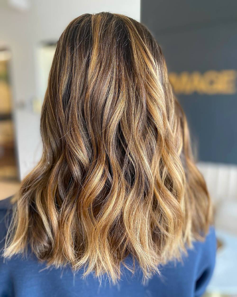 Textured Mid-Length Waves with Luminous Balayage Highlights