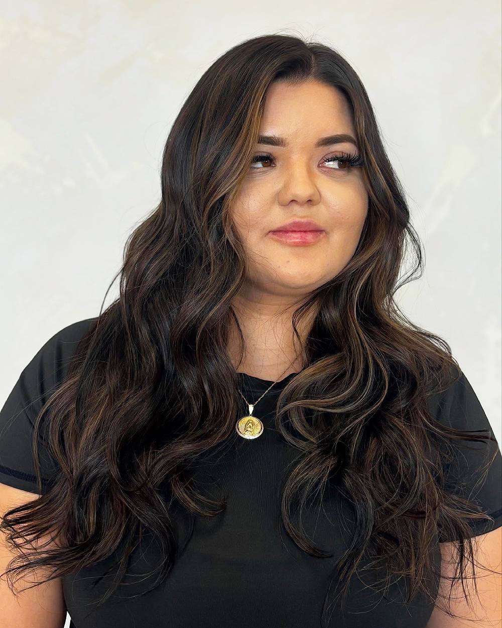 Ondas de chocolate cálido con sutiles reflejos