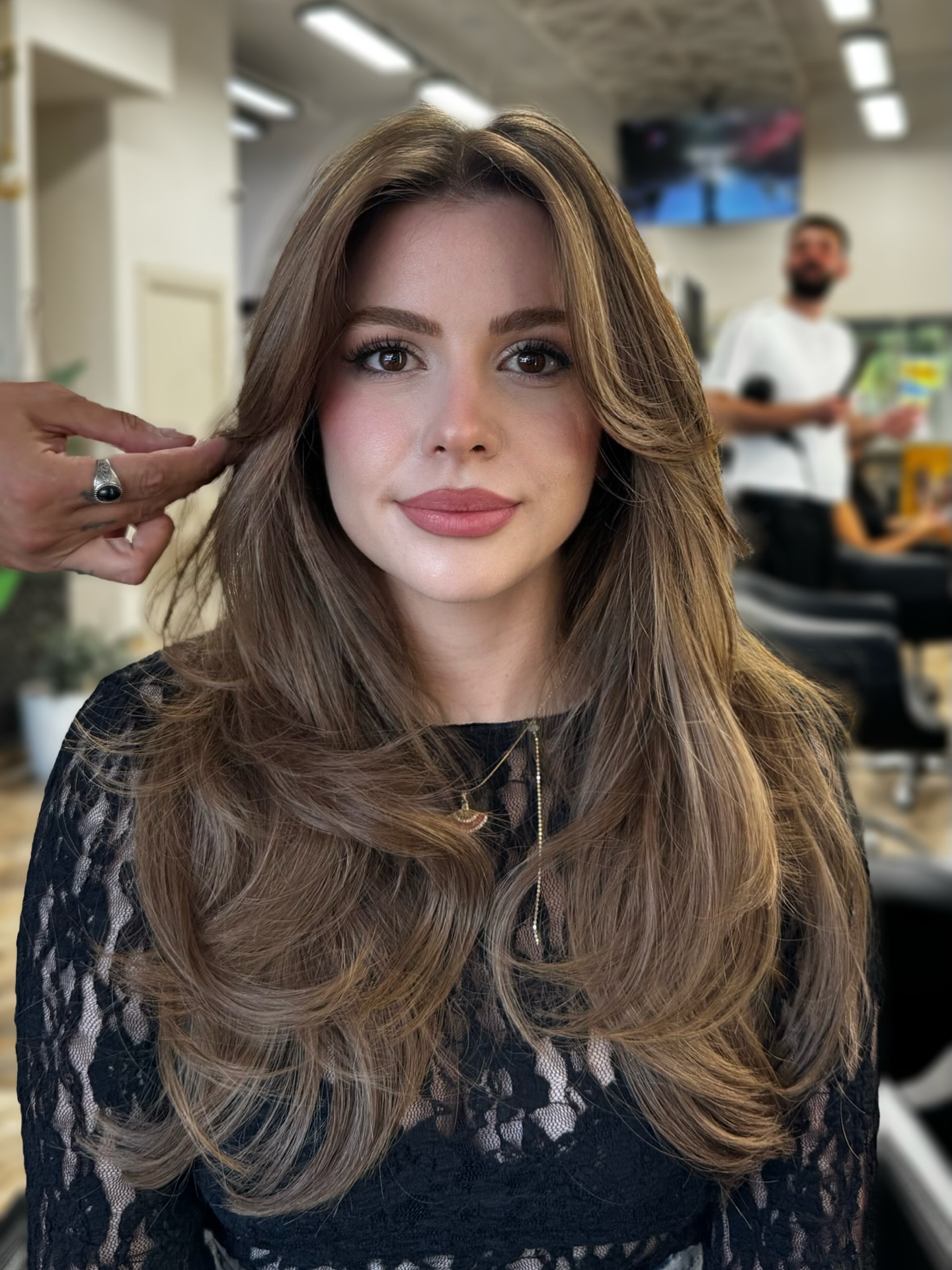 Flowing Chestnut Layers with Subtle Highlights