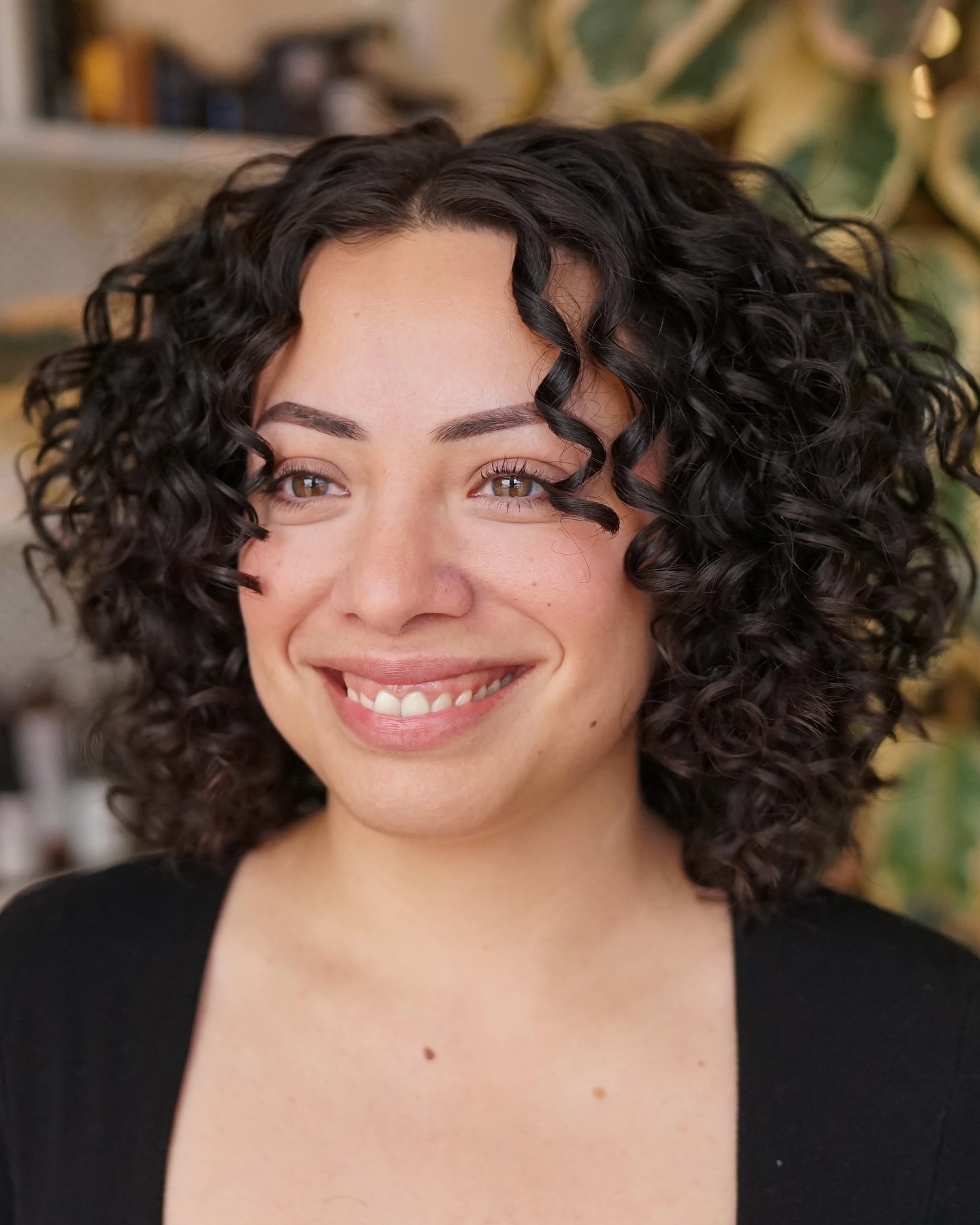 Voluminous Medium-Length Curly Bob with Defined Spirals
