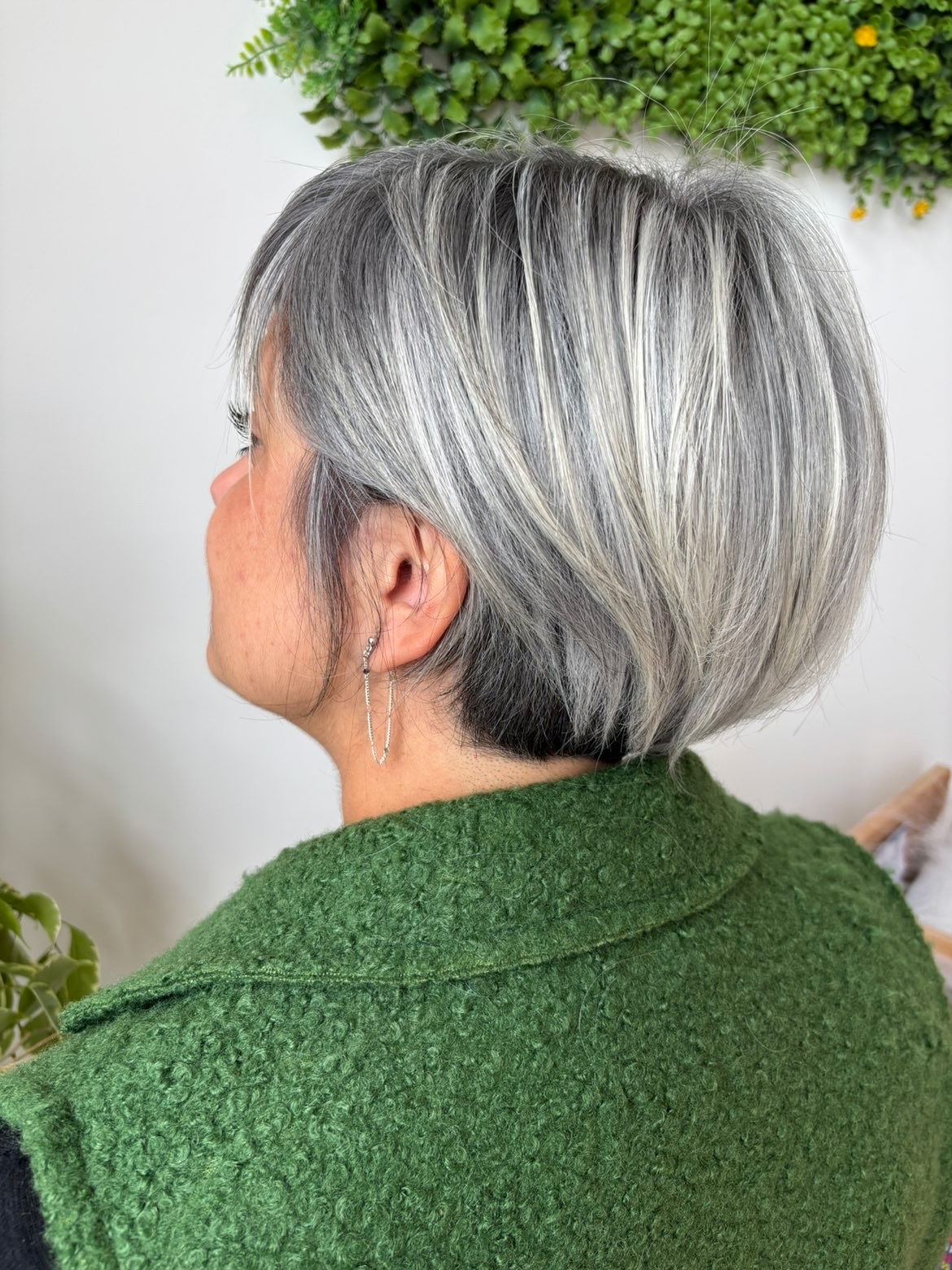Silver Svelte Stacked Bob with Graduated Layers