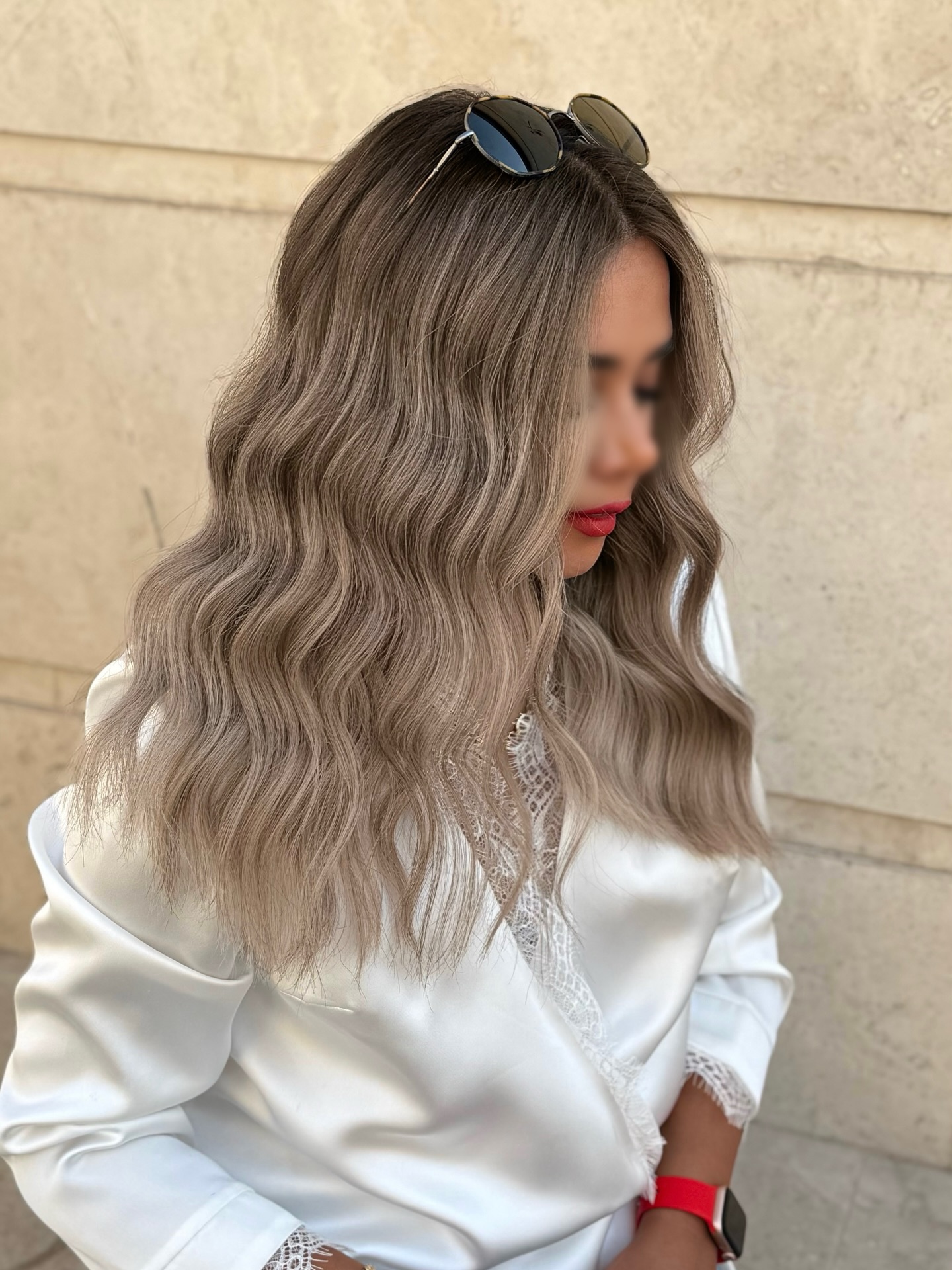 Silky Ash Blonde Waves with Lustrous Depth