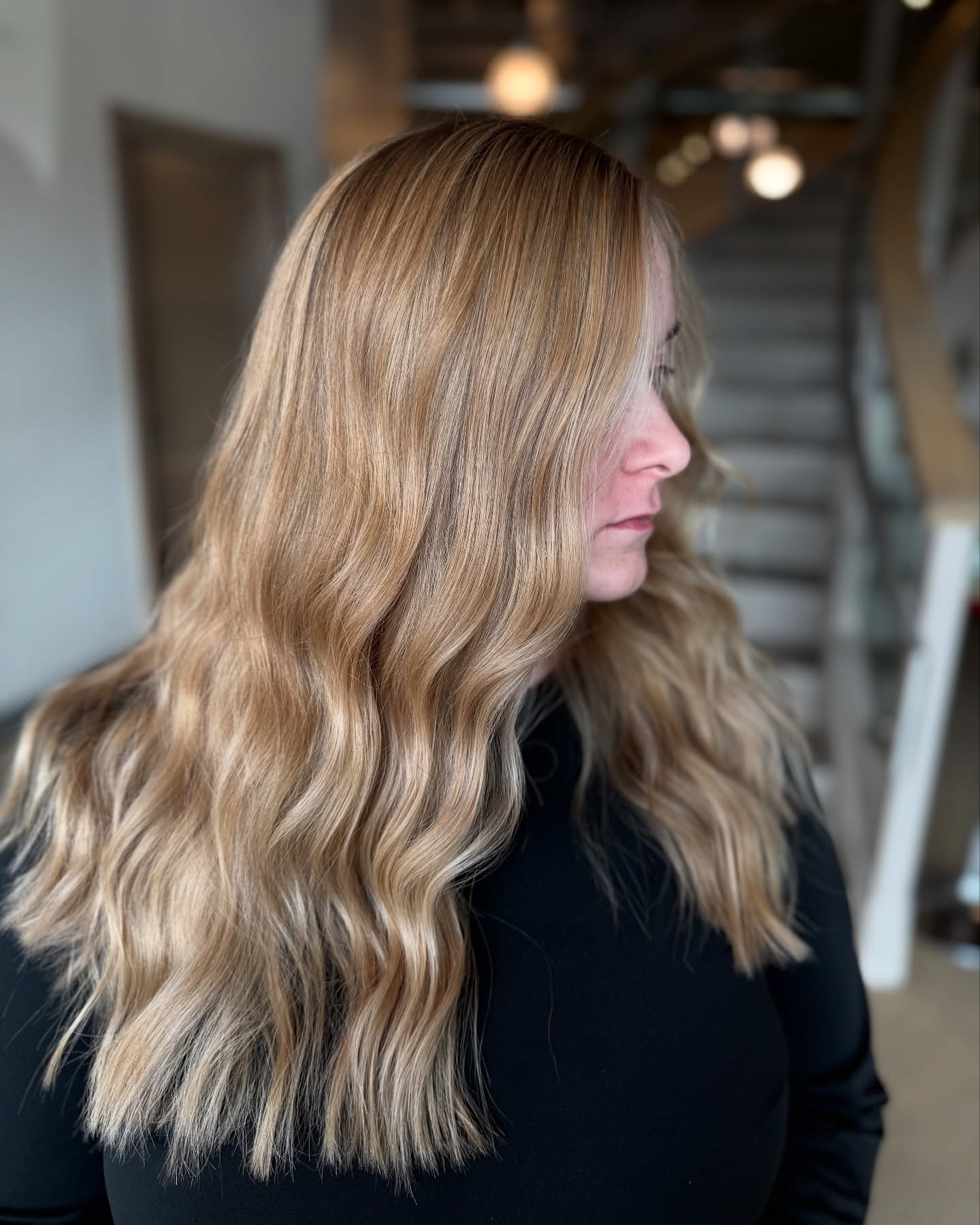 Effortless Beige Blonde Waves with Mid-Length Cut