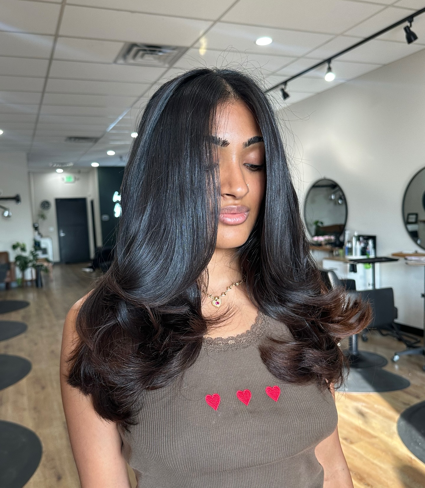 Dramatic Dark Waves with Glossy Finish