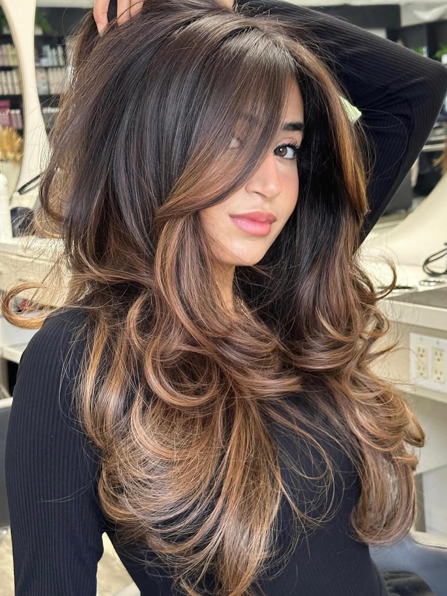 Flowing Chestnut Waves with Face-Framing Highlights