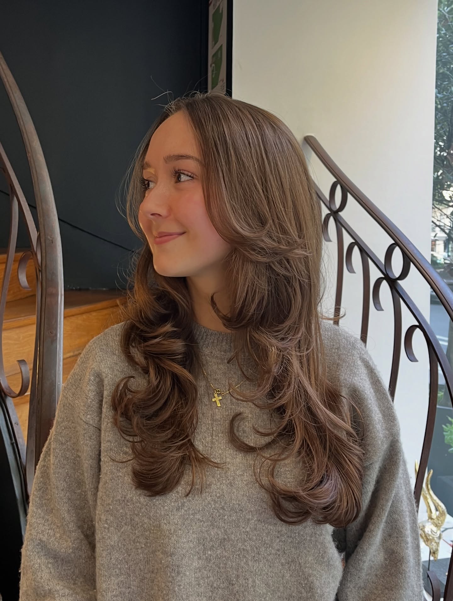 Silky Caramel Cascades with a Soft Wave