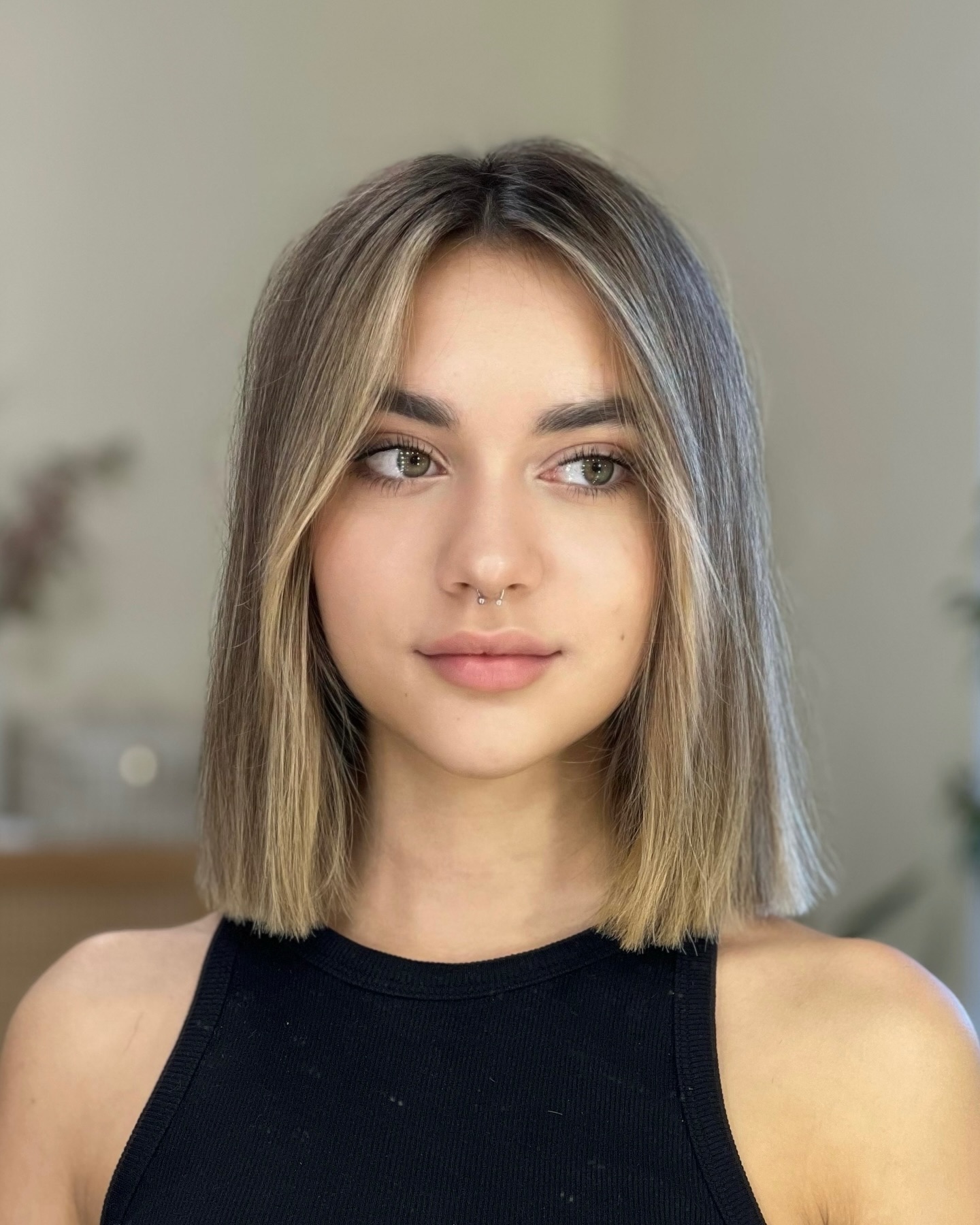 Streamlined Chestnut Bob with Subtle Highlights