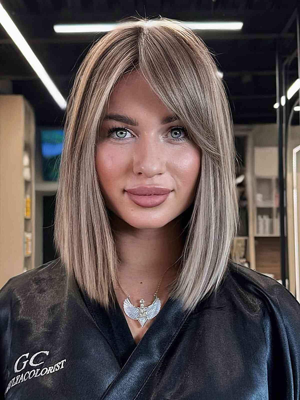 Stylish Shoulder-Length Blonde Bob with Subtle Layers