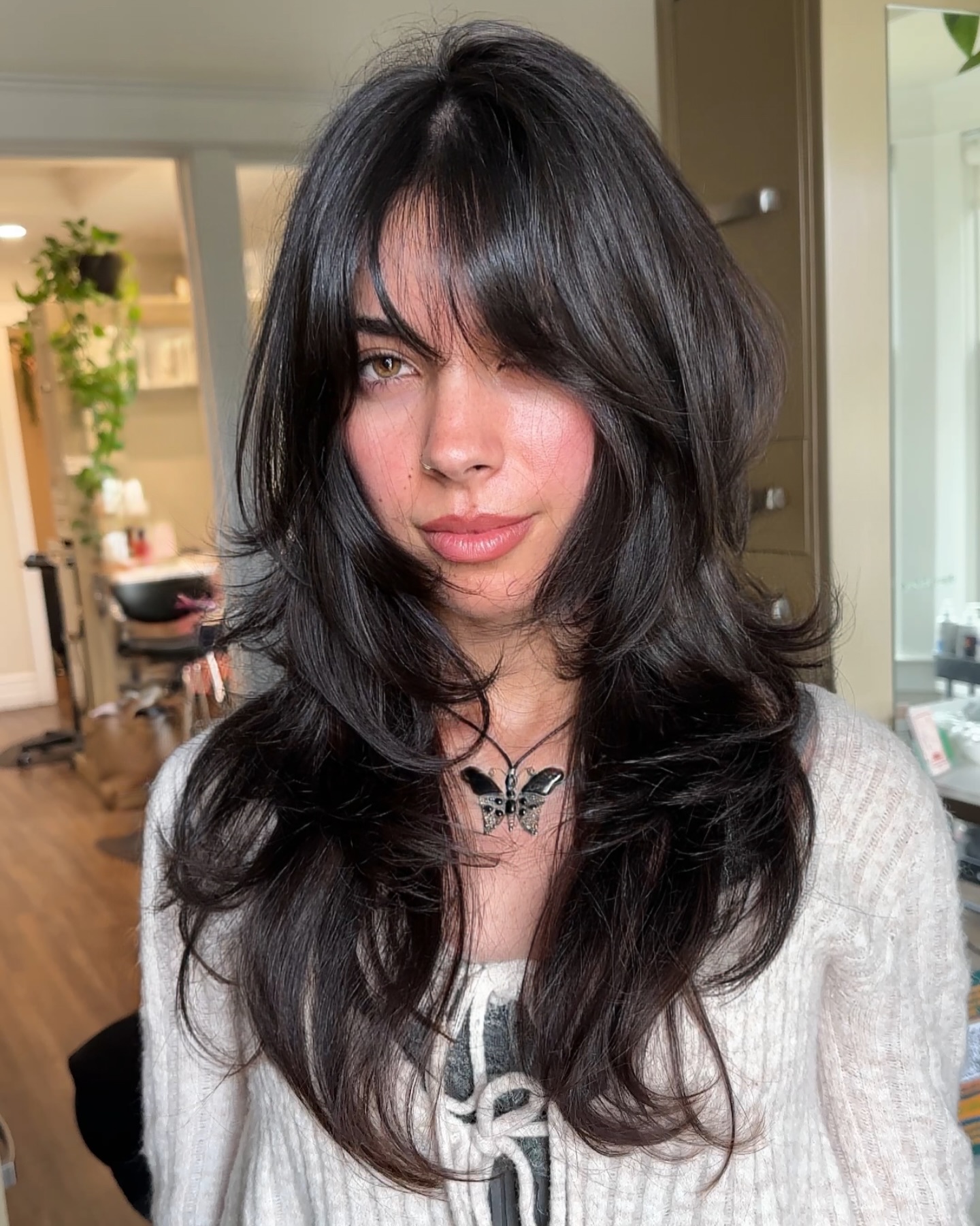 Chic Layered Shag Wolfcut with Face-Framing Bangs