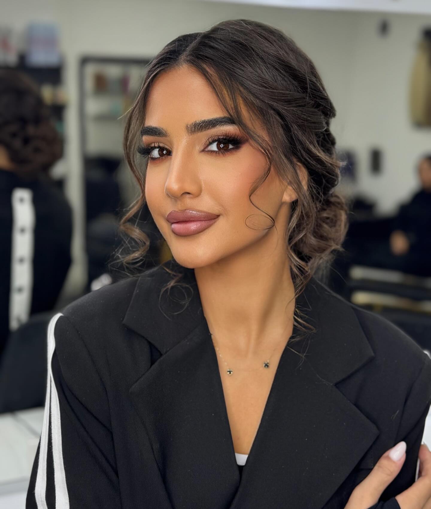 Elegant Soft Waves with Side-Swept Tendril