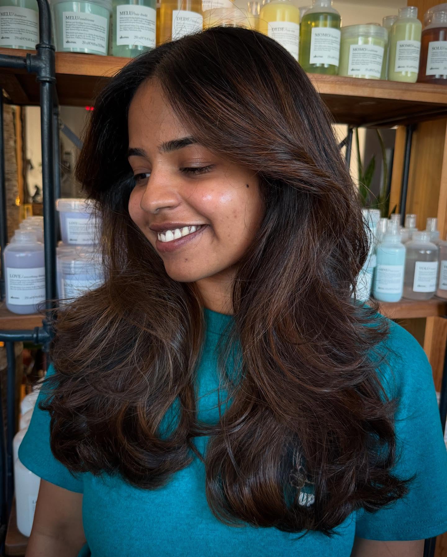 Flowing Chestnut Waves with Subtle Highlights