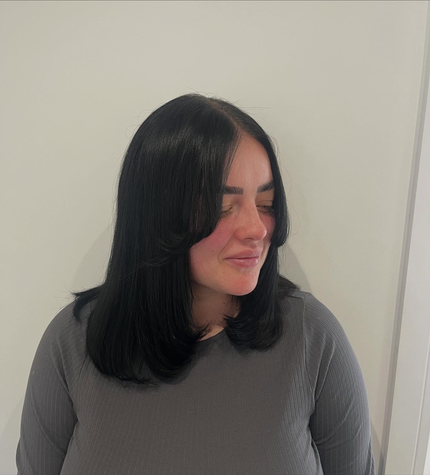 Glossy Black Lob with Subtle Curved Ends