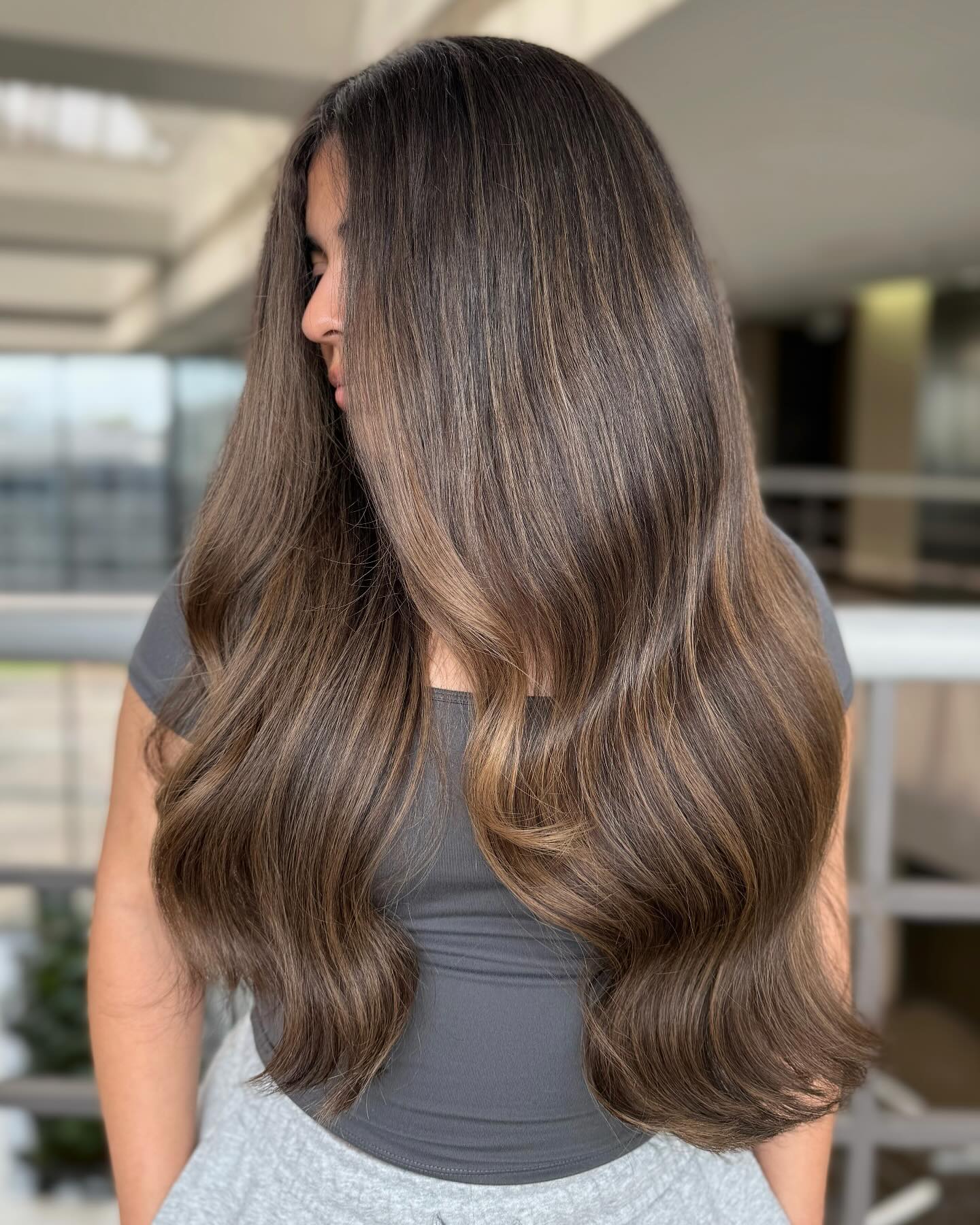 Luxurious Flowing Caramel Waves with Seamless Layers