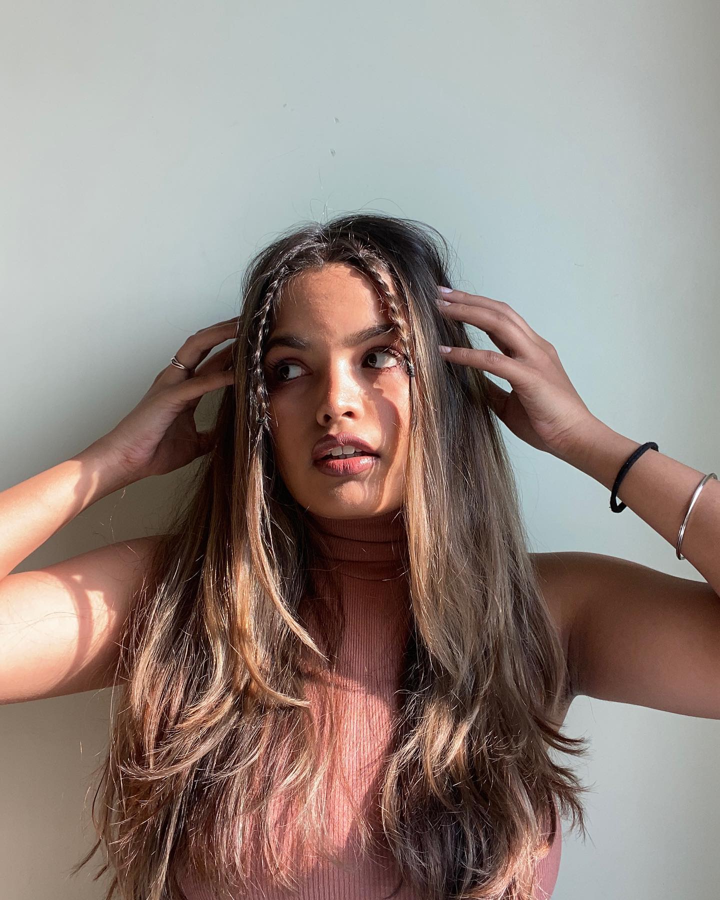 Sun-Kissed Caramel Streaks with Loose Waves