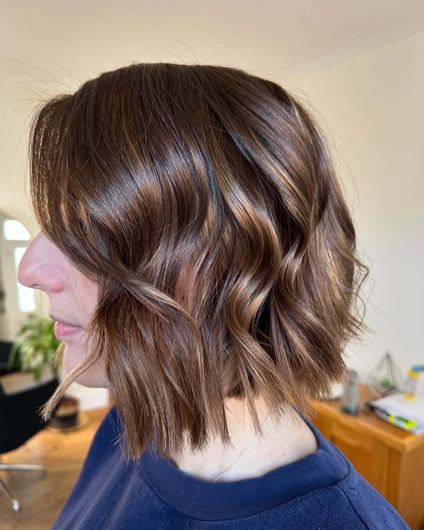 Chic Textured Bob with Soft Waves