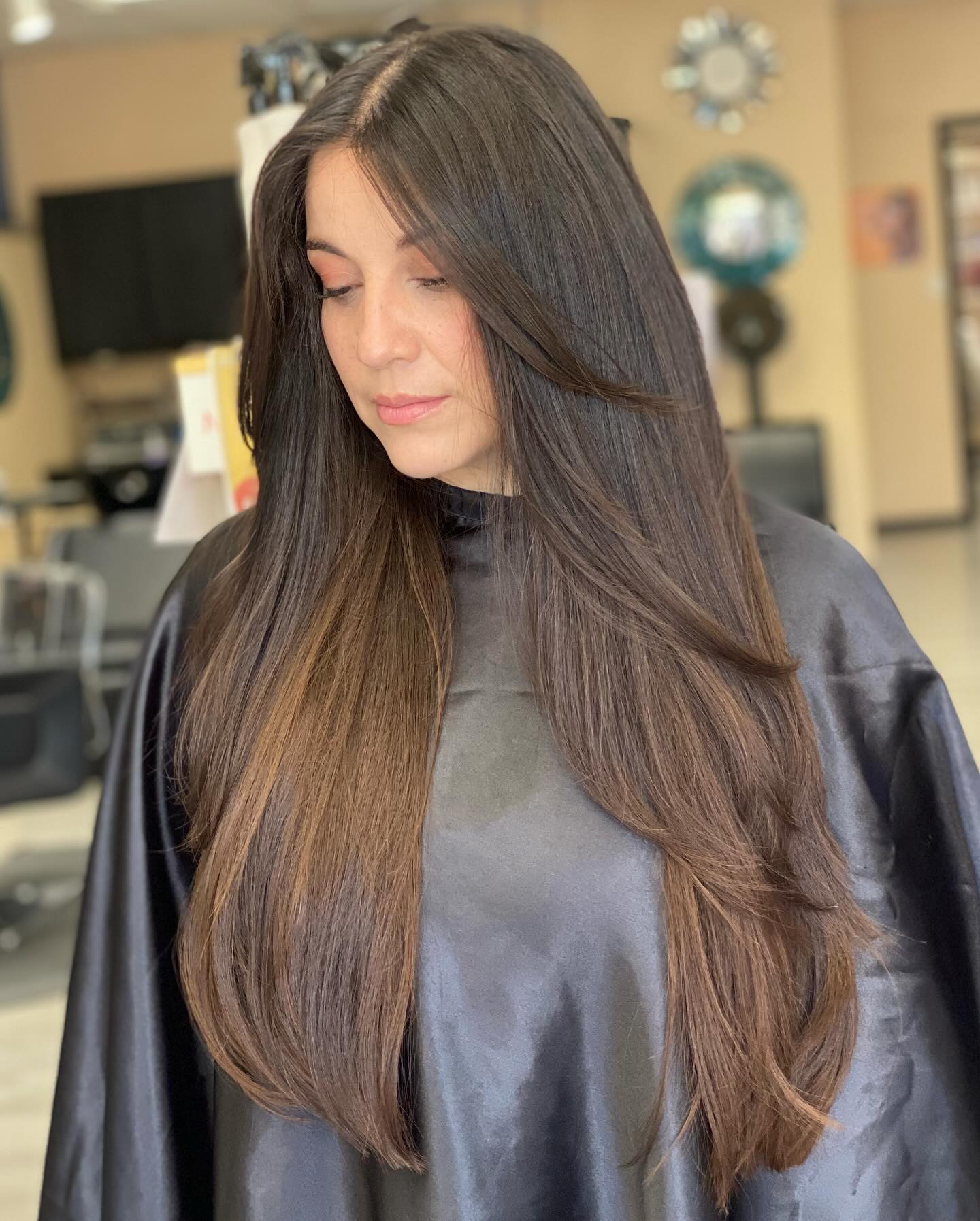 Sleek Brunette Layers with Soft Caramel Highlights