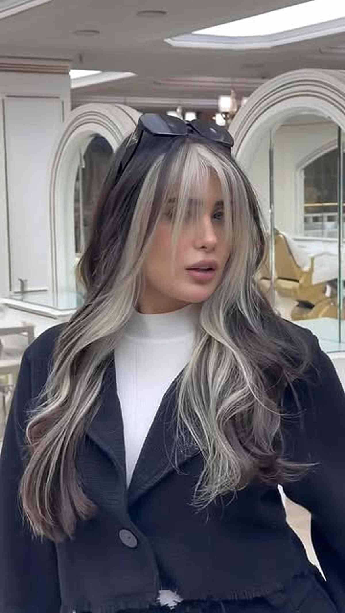 Striking Money Piece Highlights on Long Layered Hair