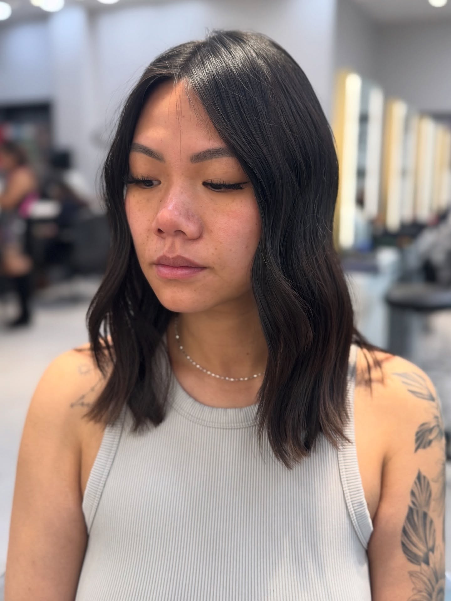 Subtle Ash-Brown Waves with Soft Ends