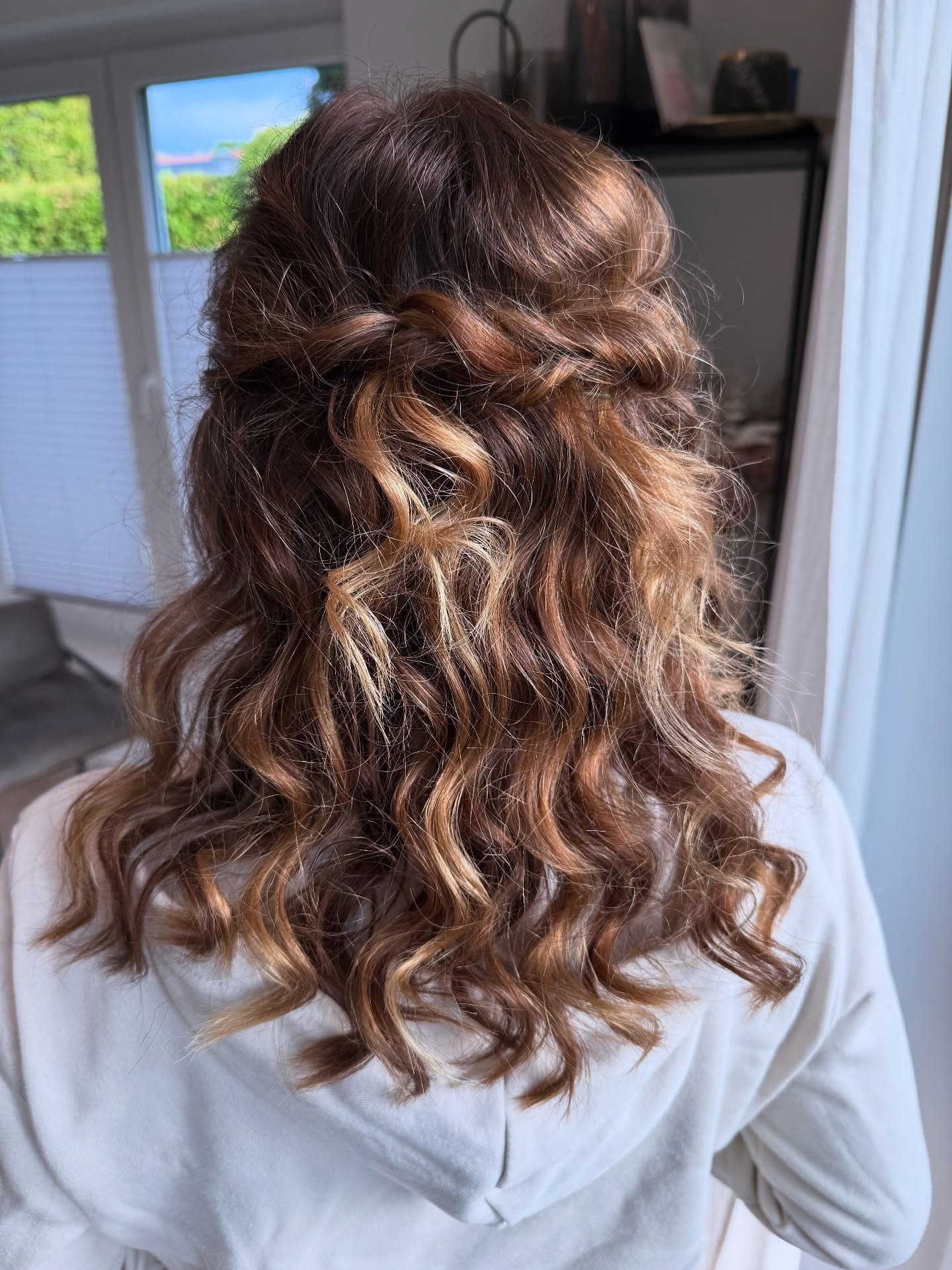 Textured Twists with Soft Caramel Highlights