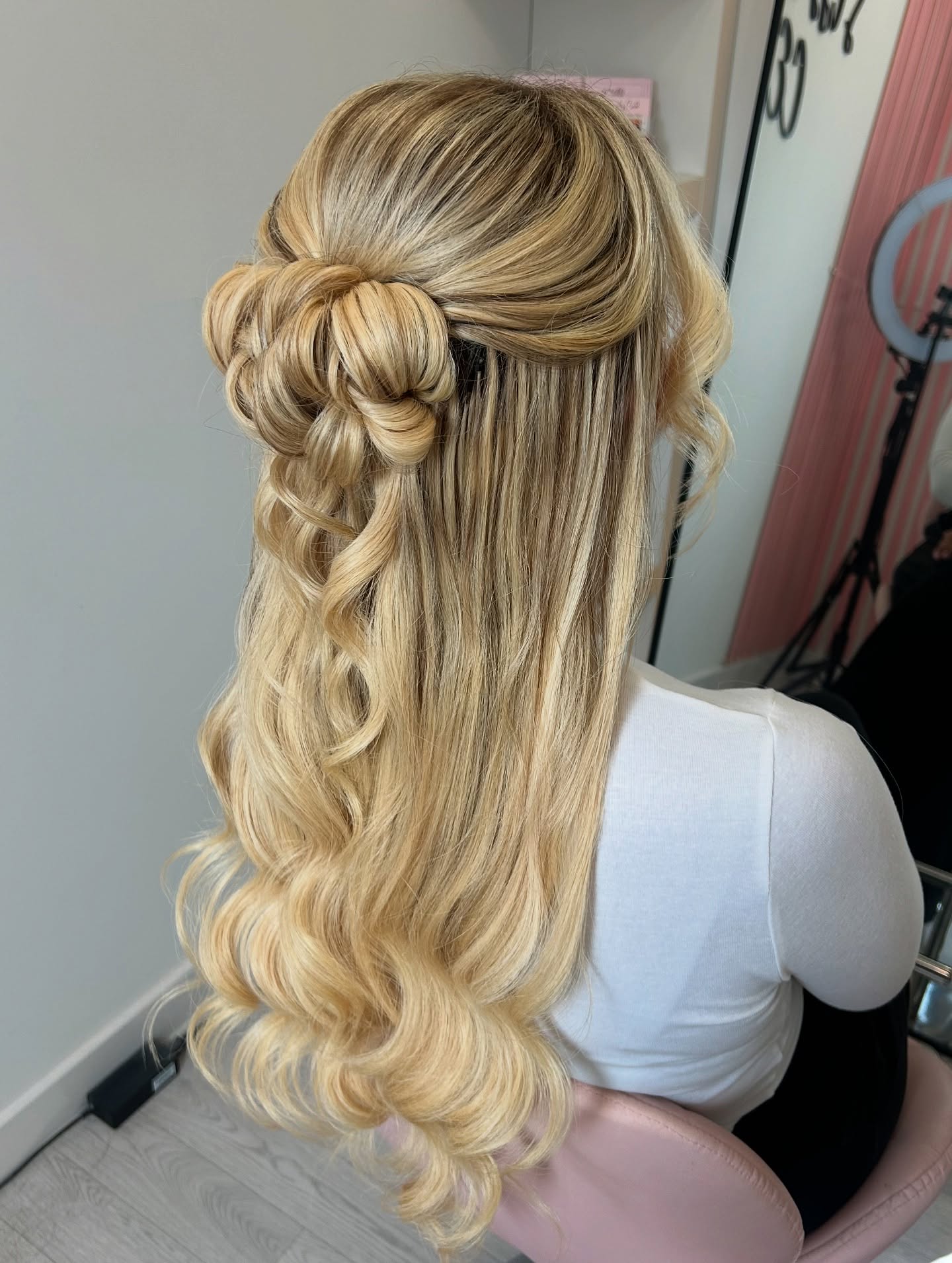 Twisted Blonde Highlights with Luminous Curls