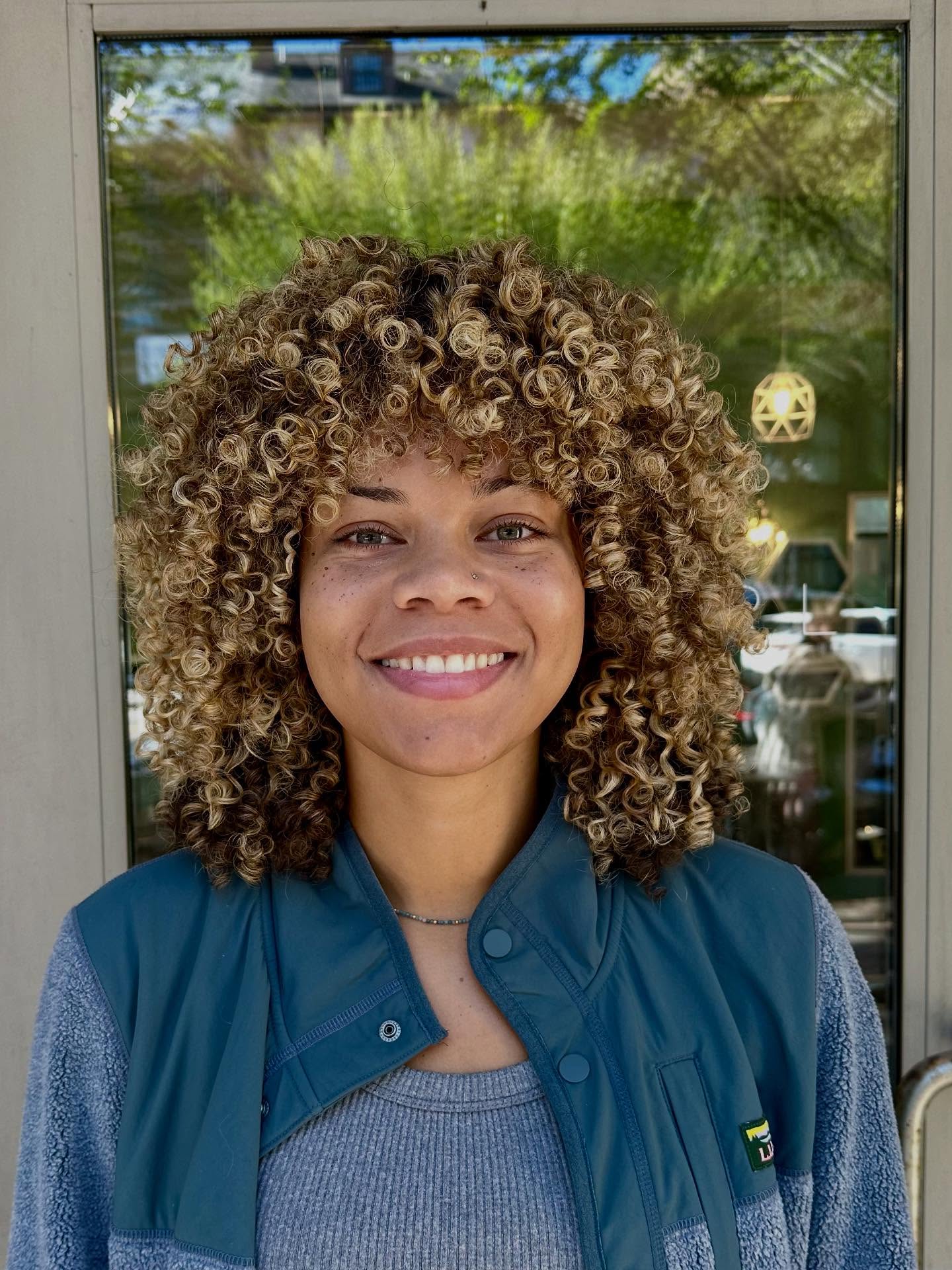 Bouncy Caramel Spiral Curls with Luminous Highlights