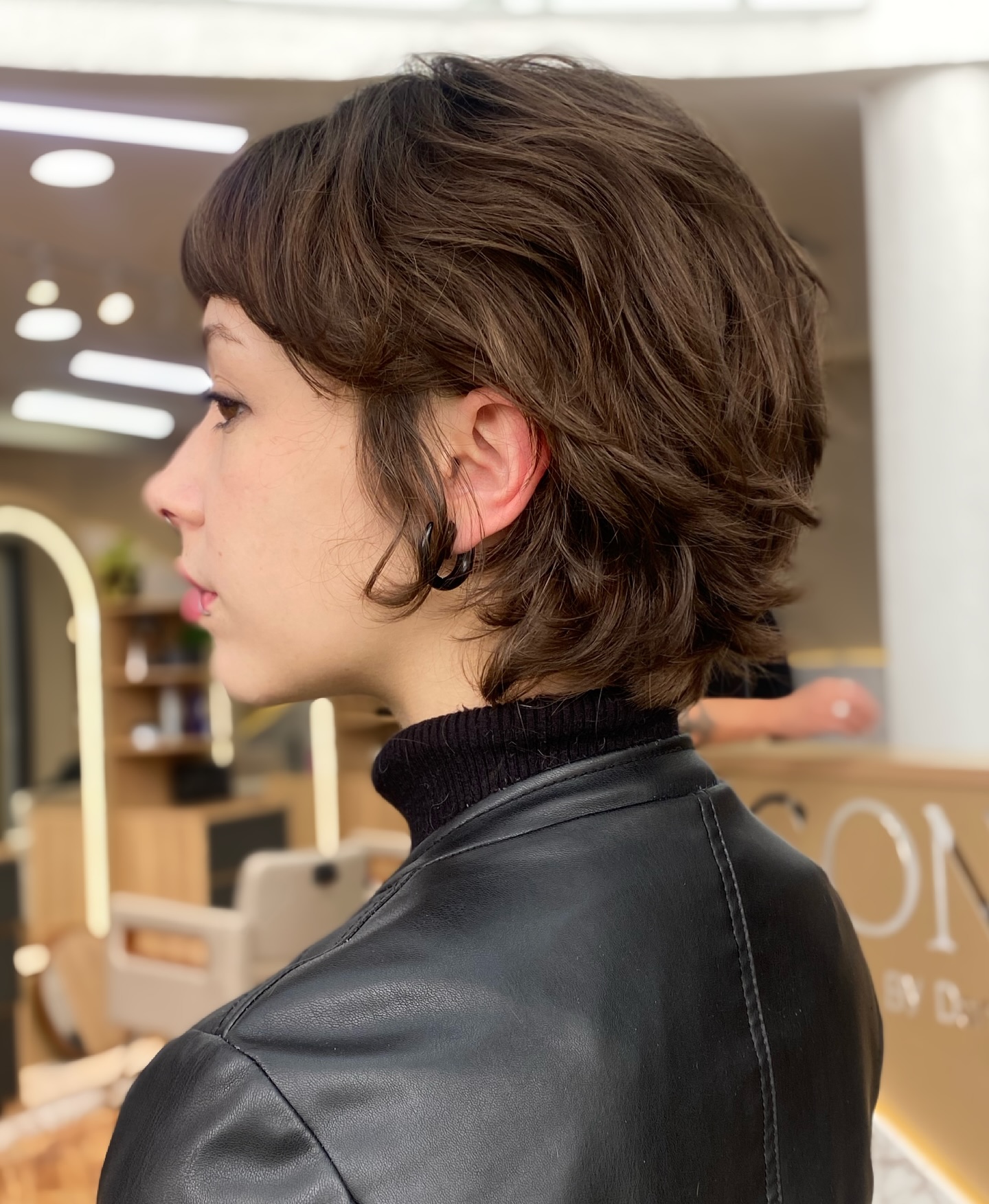 Chic Layered Pixie Cut with Soft Waves