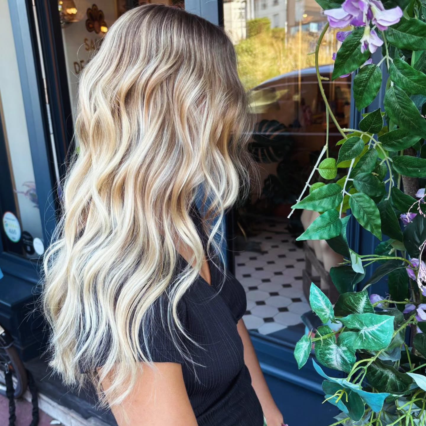 Effortless Beach Waves with Golden Highlights