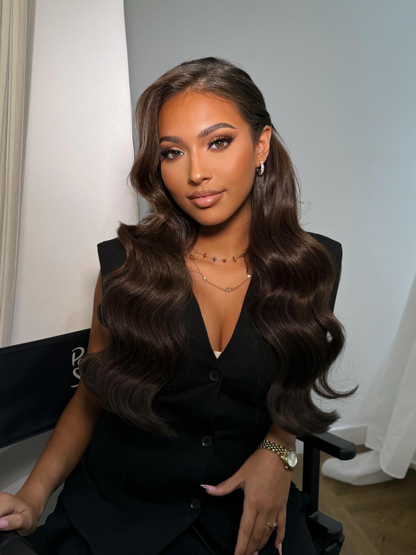 Flowing Caramel Waves with Voluminous Layers