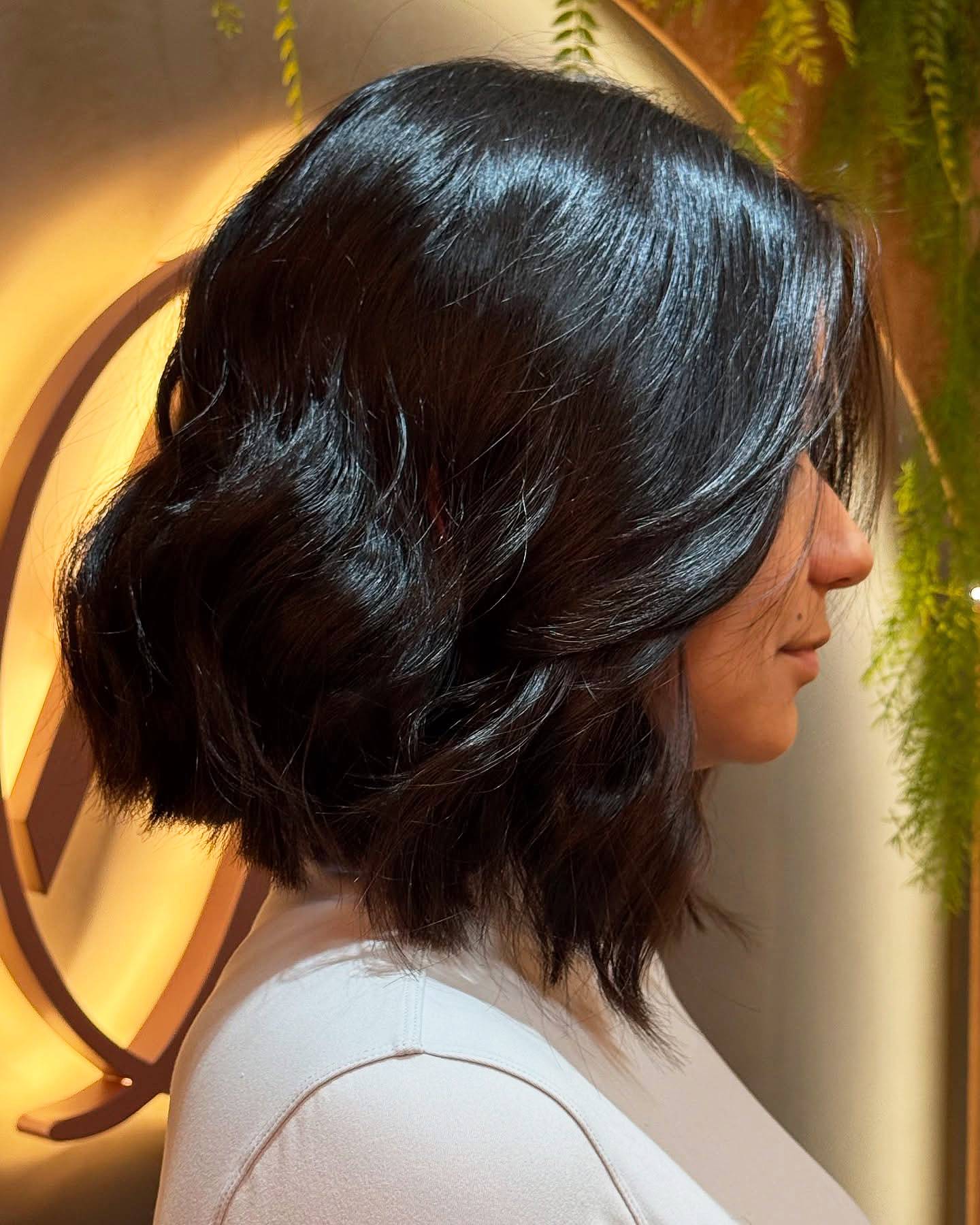 Textured Wavy Bob with Gentle Movement