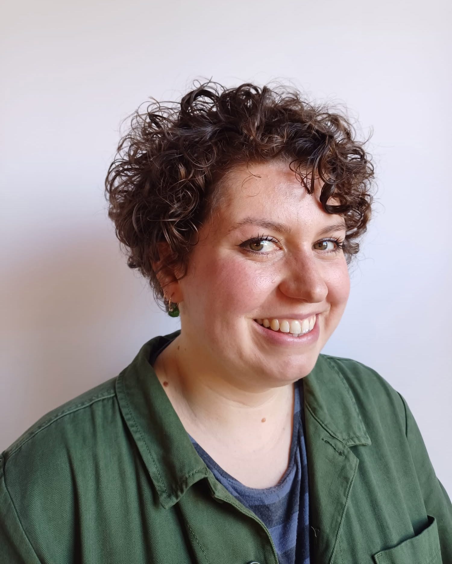 Bouncy Chestnut Curls with Voluminous Appeal