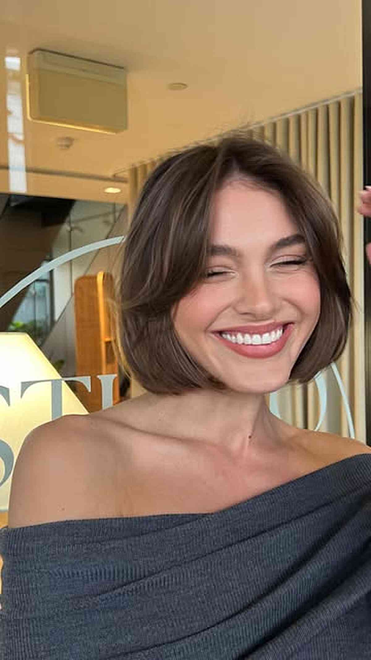 Effortless Chic Blunt Bob with Soft Waves